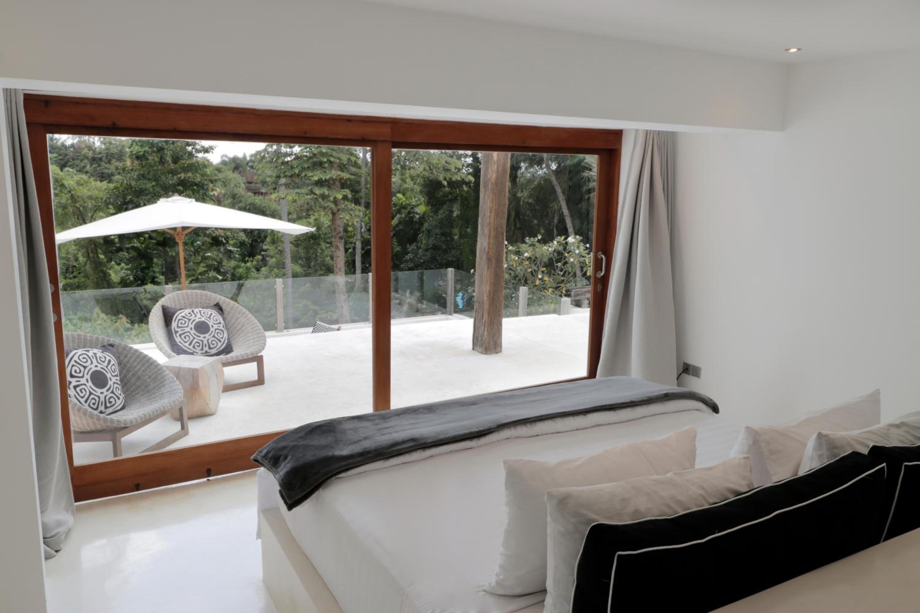 Three-Bedroom Villa with Private Pool - Photo 14