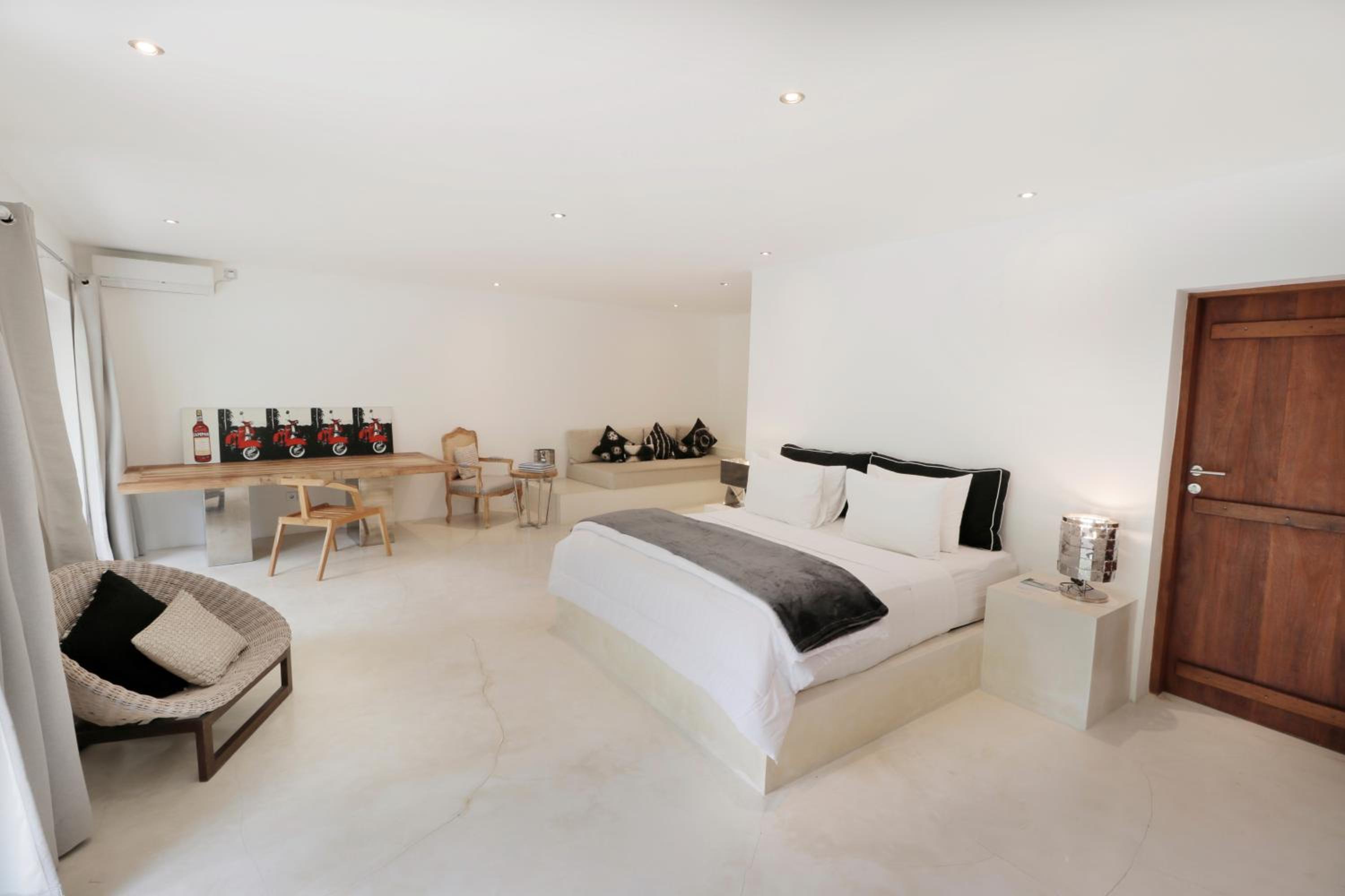 Three-Bedroom Villa with Private Pool - Photo 28