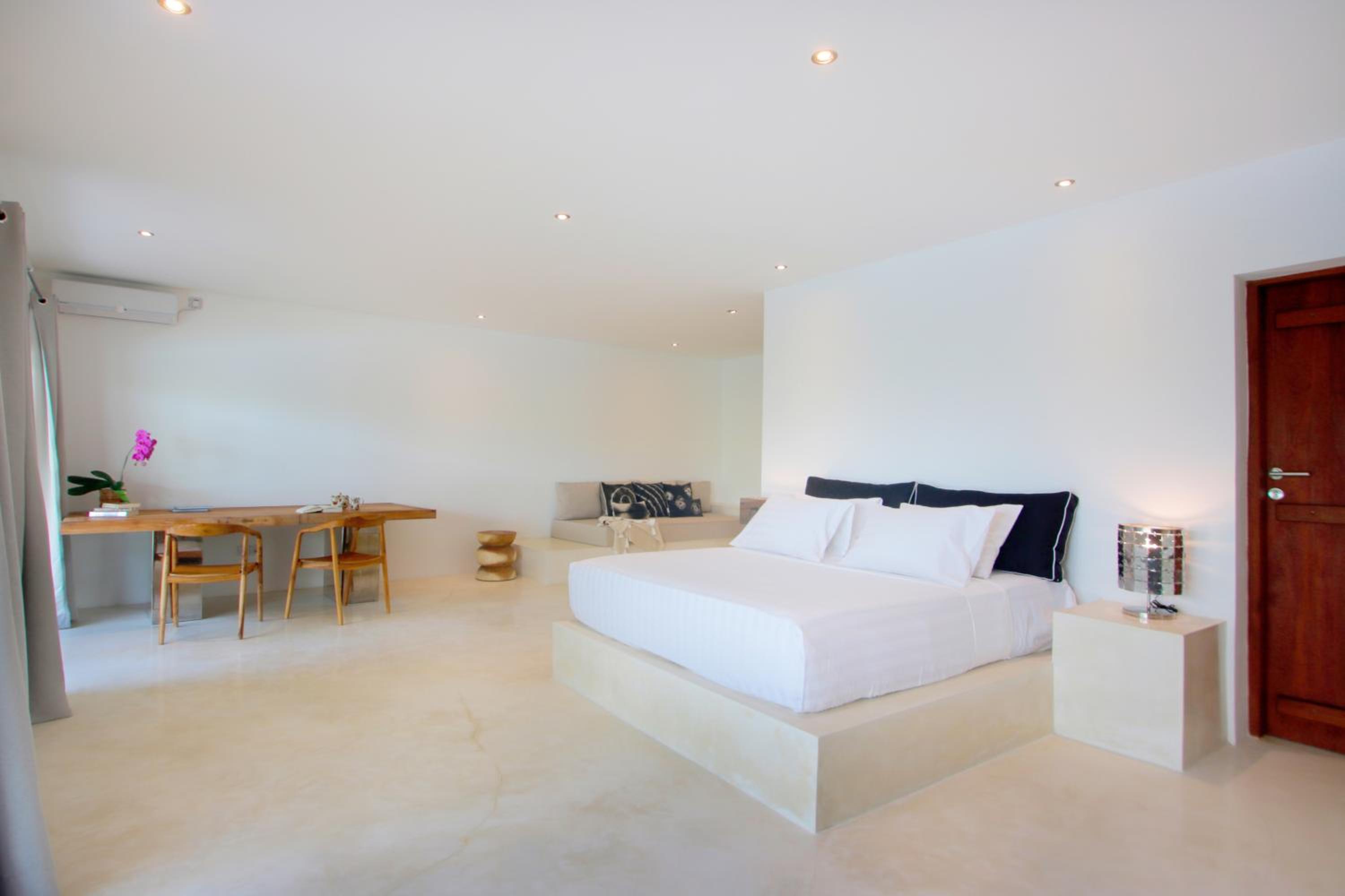 Three-Bedroom Villa with Private Pool - Photo 7