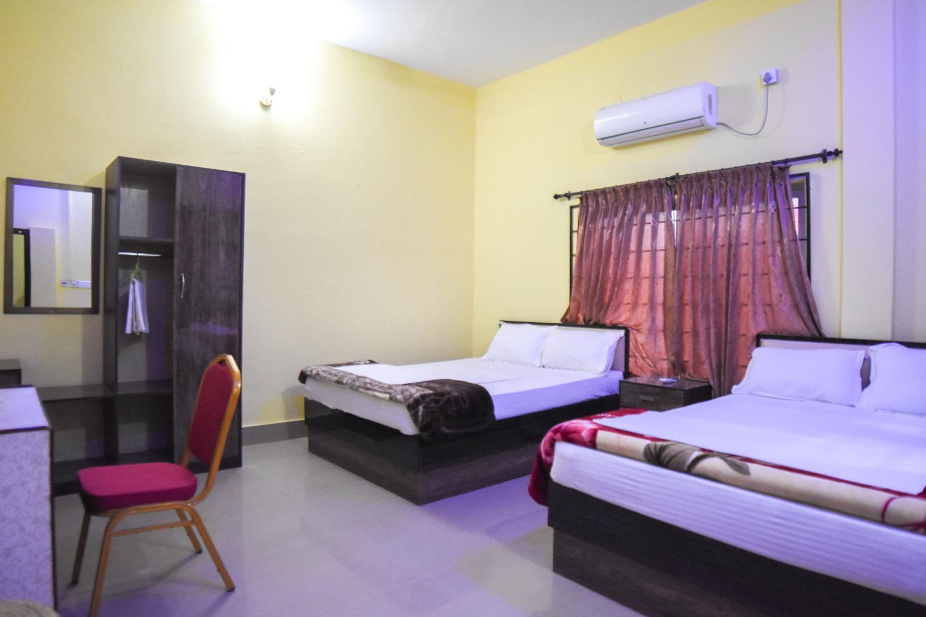 Double or Twin Room with Shared Bathroom photo 2