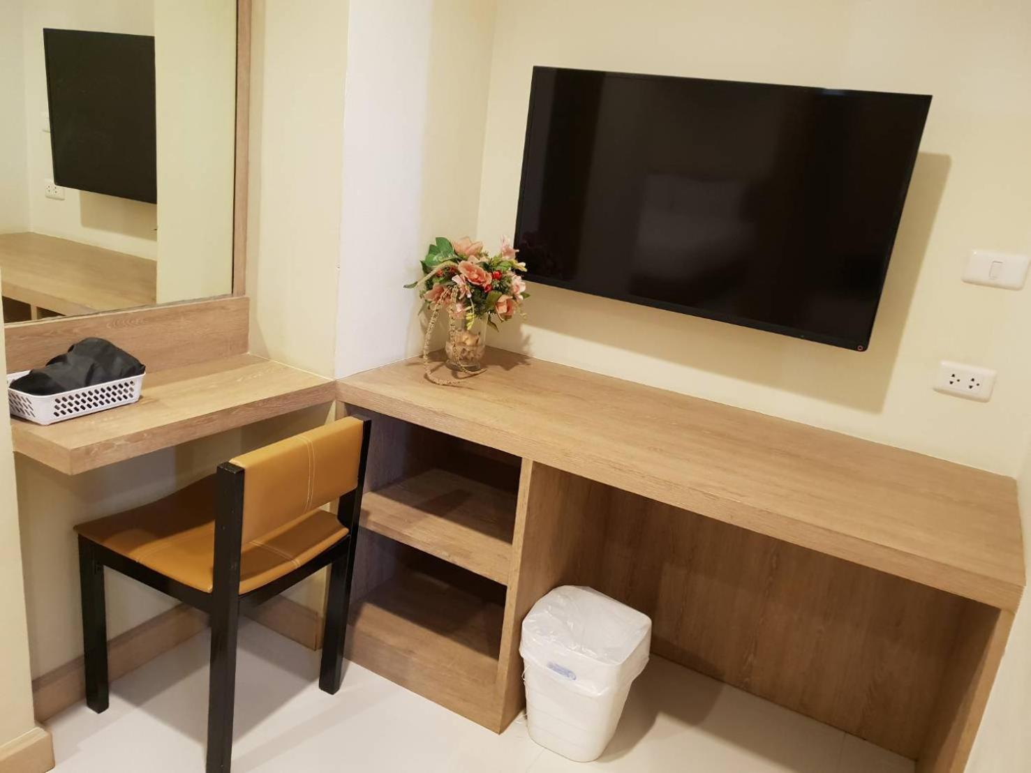 Family Room photo 3