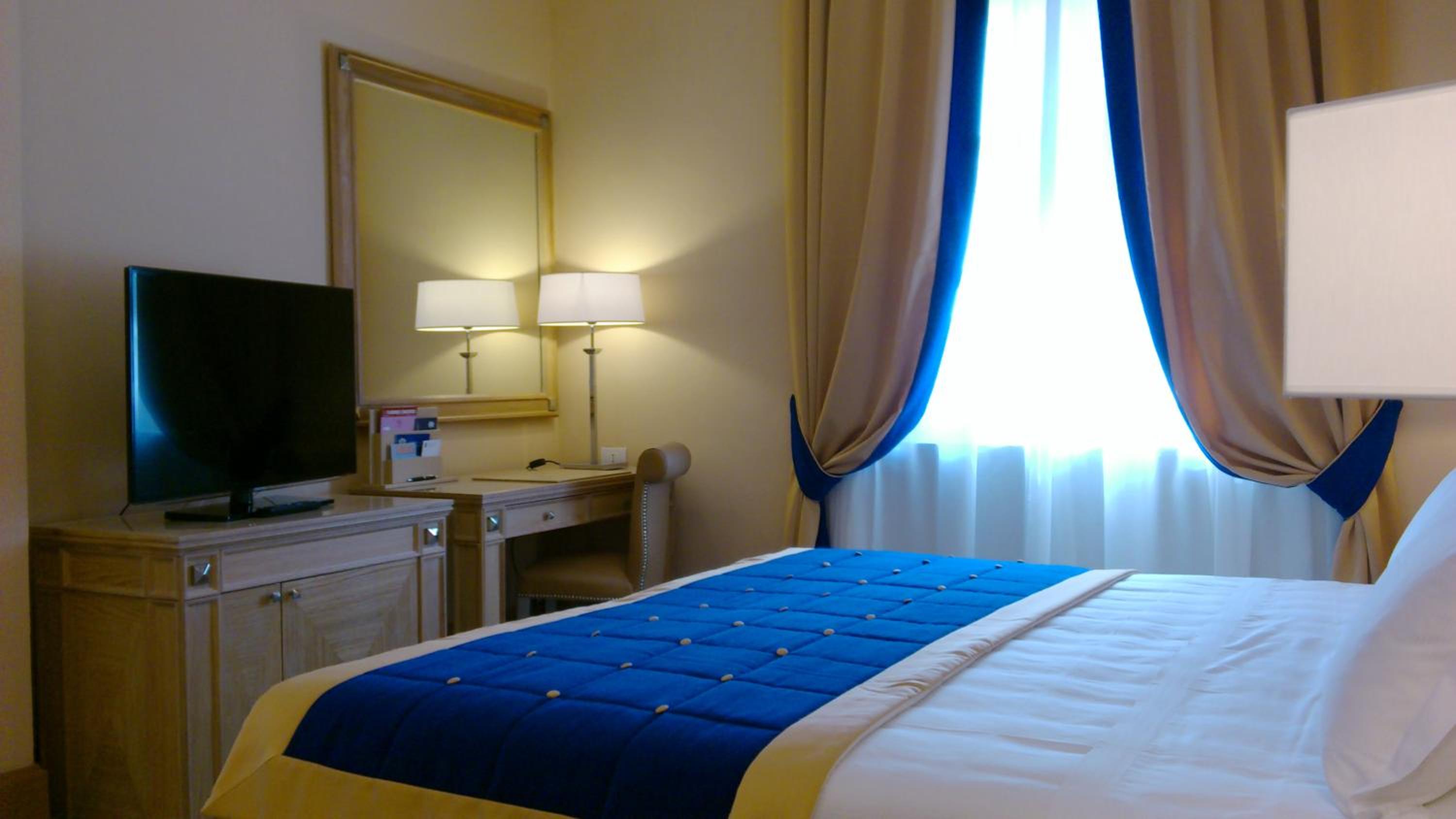 Classic Double Room - Photo 12
