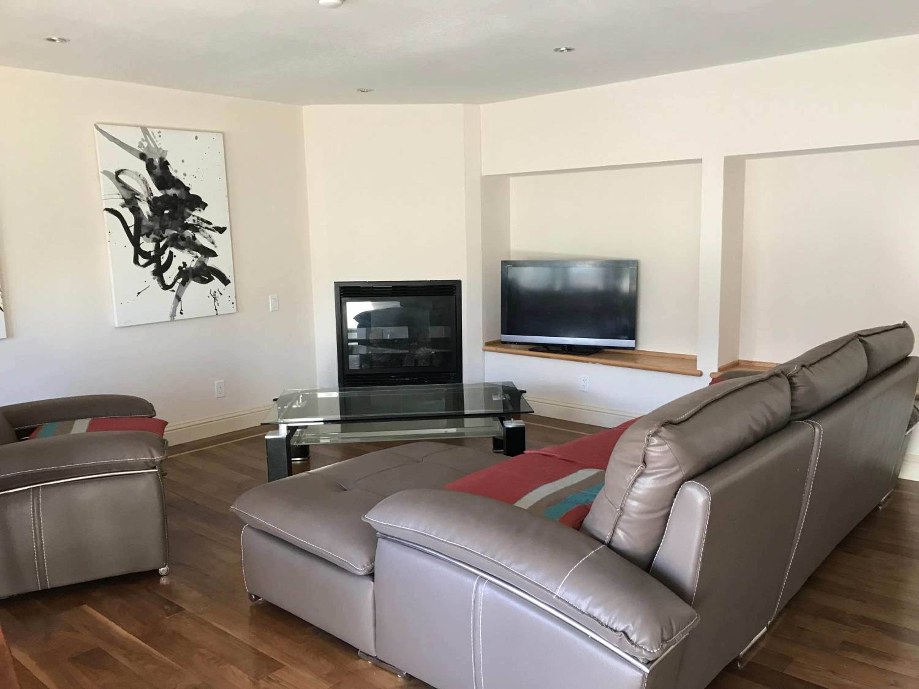 Two-Bedroom Villa - Photo 11