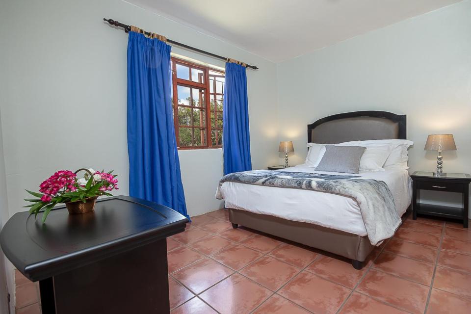 Family Room with Mountain View photo 2