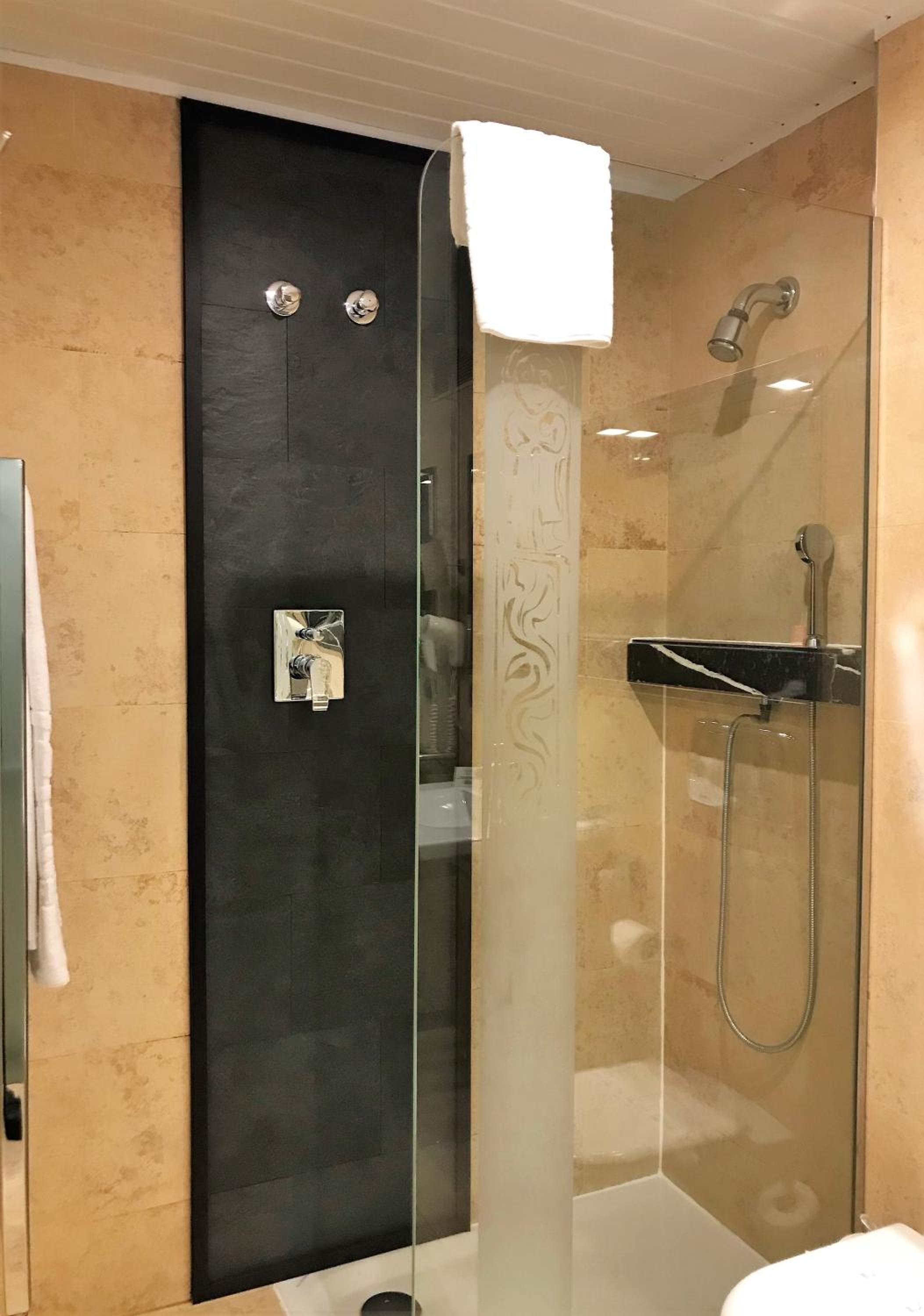 Habitación Doble con Sofá Cama