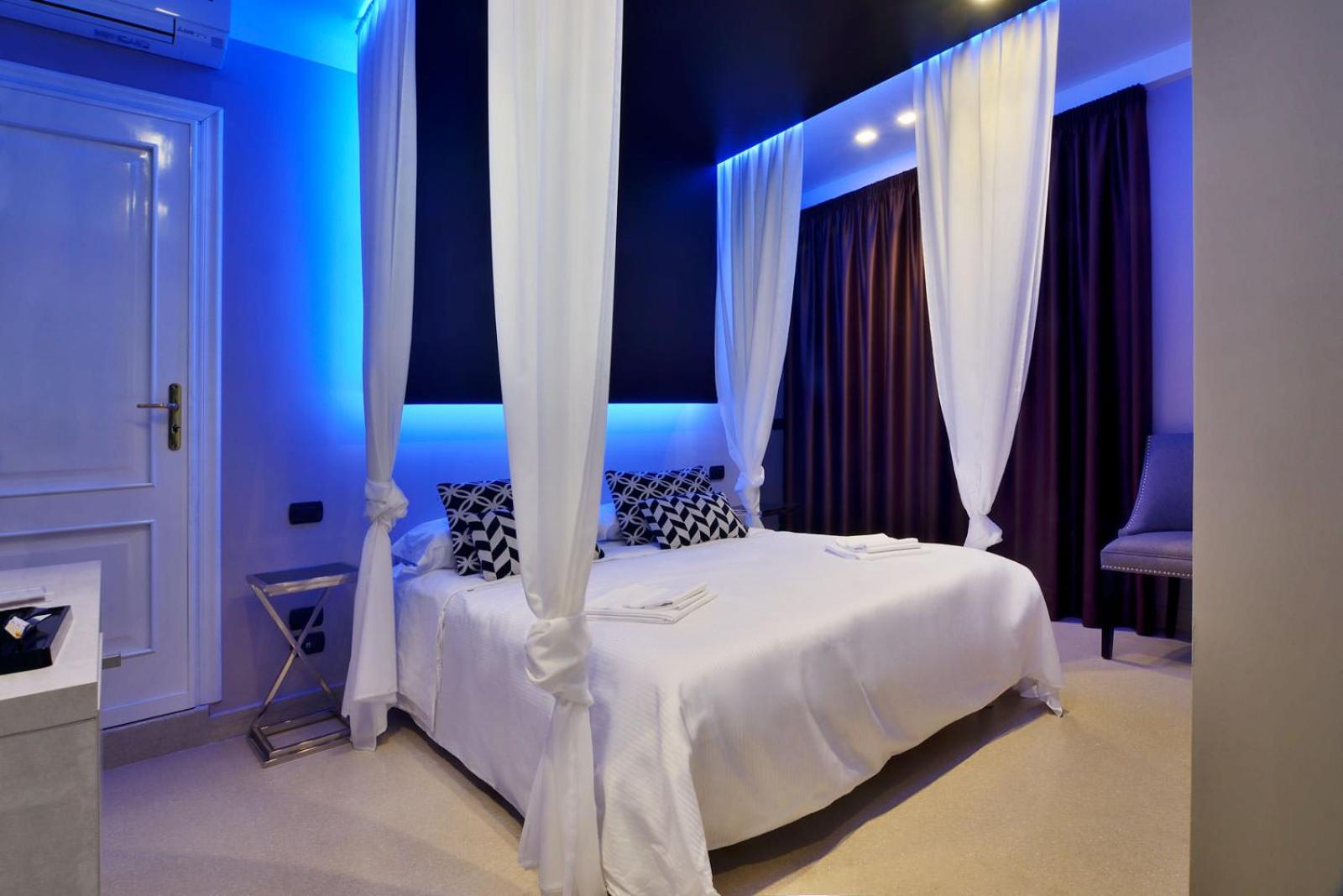 Double Room - Photo 10