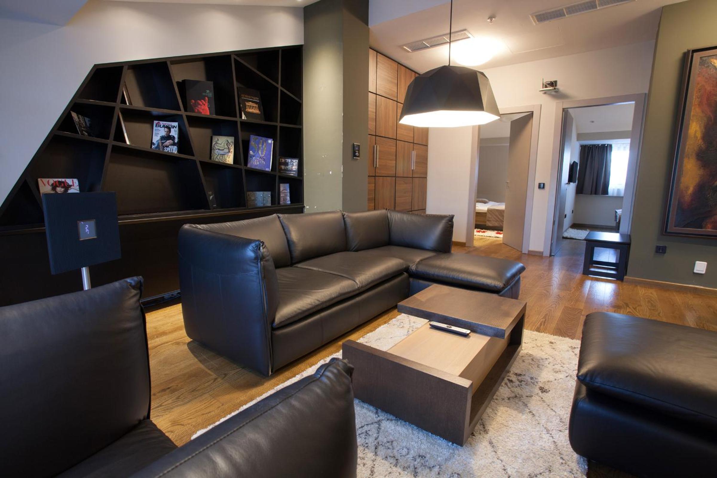 Deluxe Two-Bedroom Apartment with Balcony photo 3