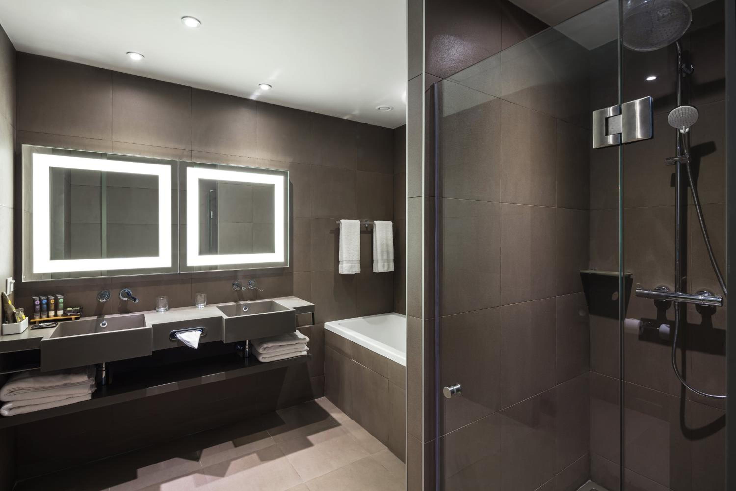 Junior King Suite - Photo 7