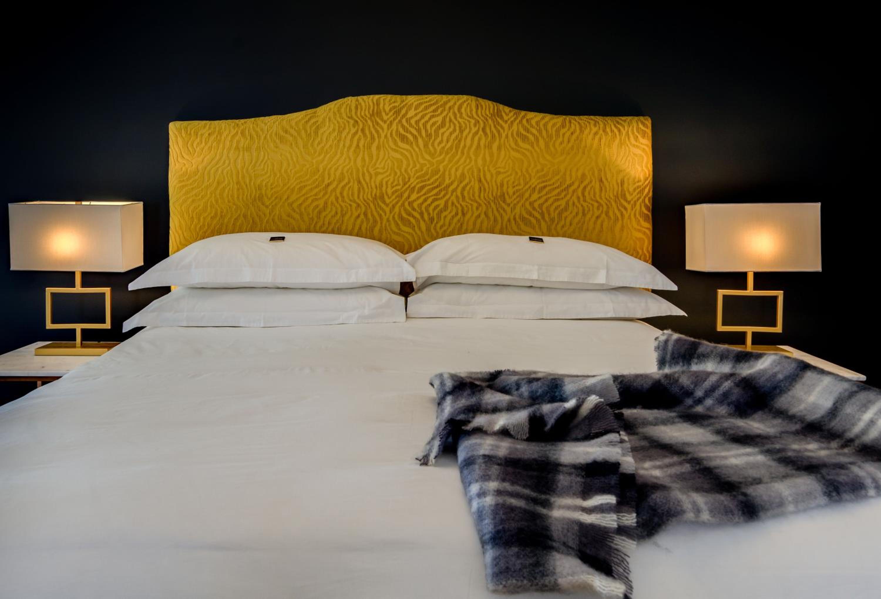 Honeymoon Suite - Photo 1