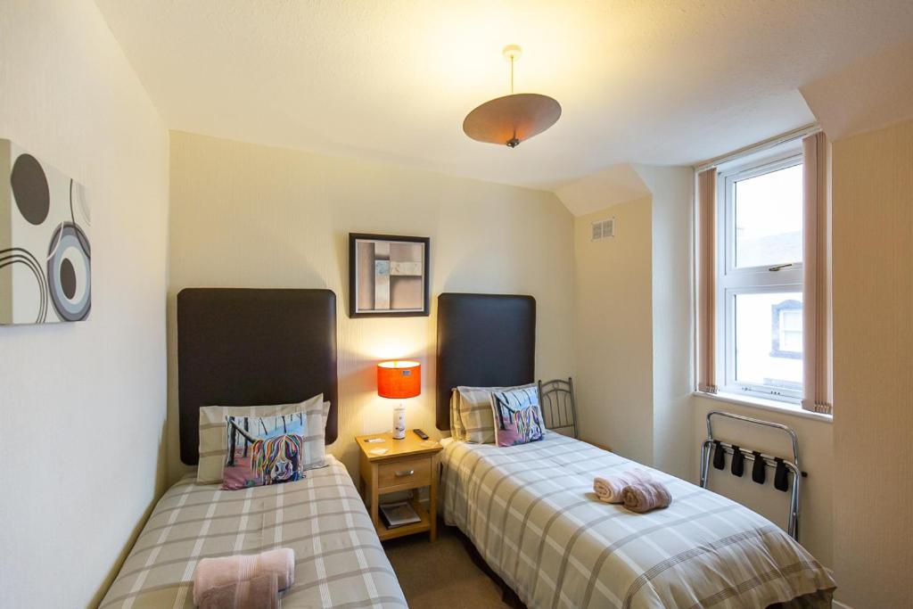 Twin Room with Private Bathroom photo 2