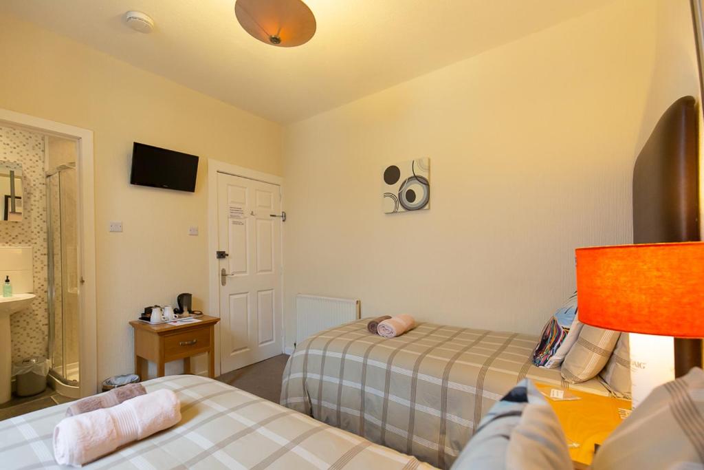 Twin Room with Private Bathroom photo 3
