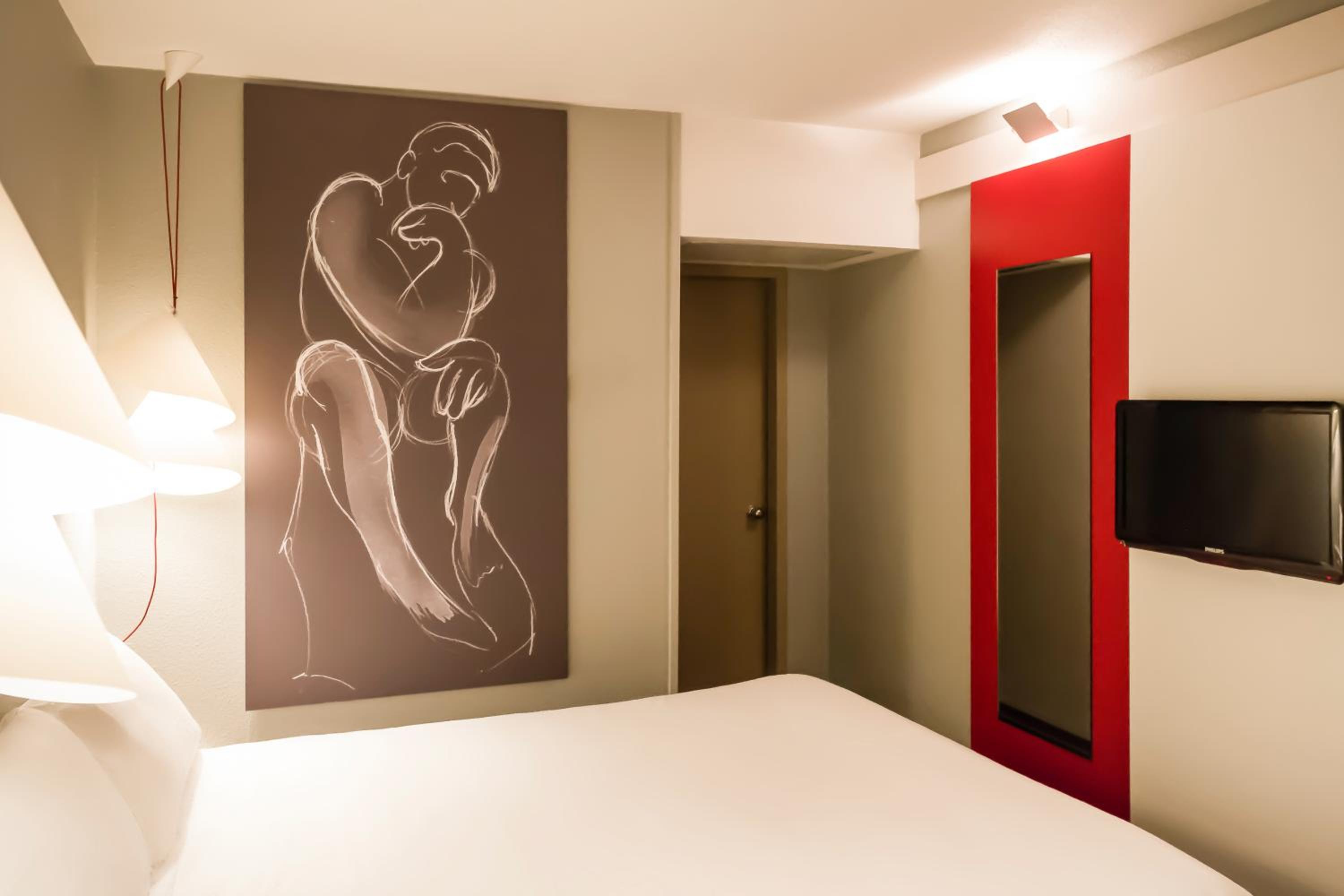 Standard Double Room - Photo 9