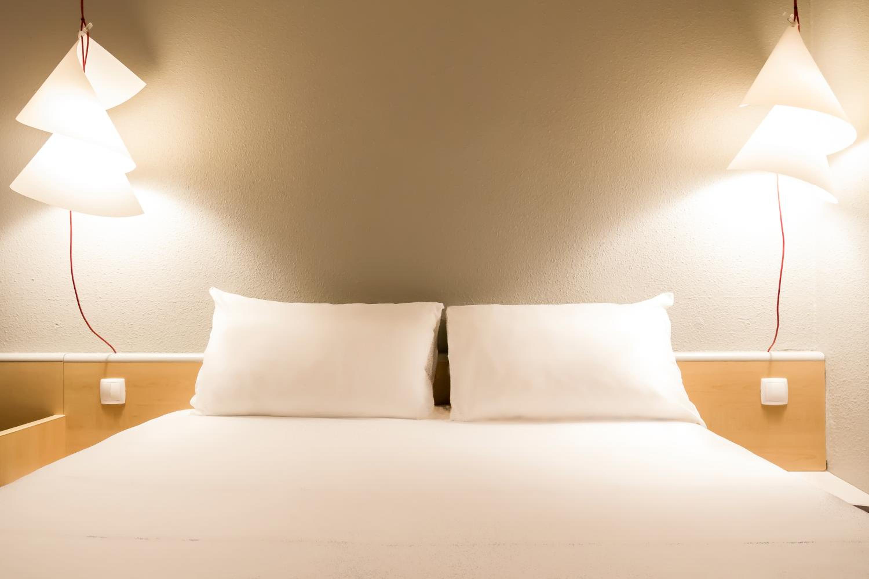 Standard Double Room - Photo 10