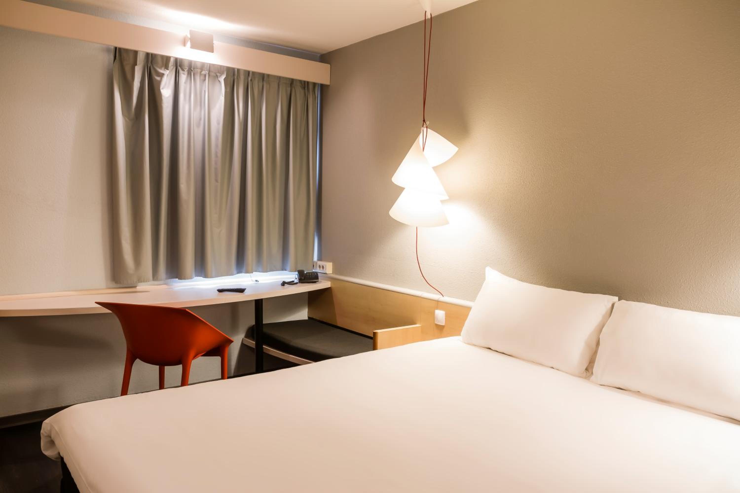 Standard Double Room - Photo 7