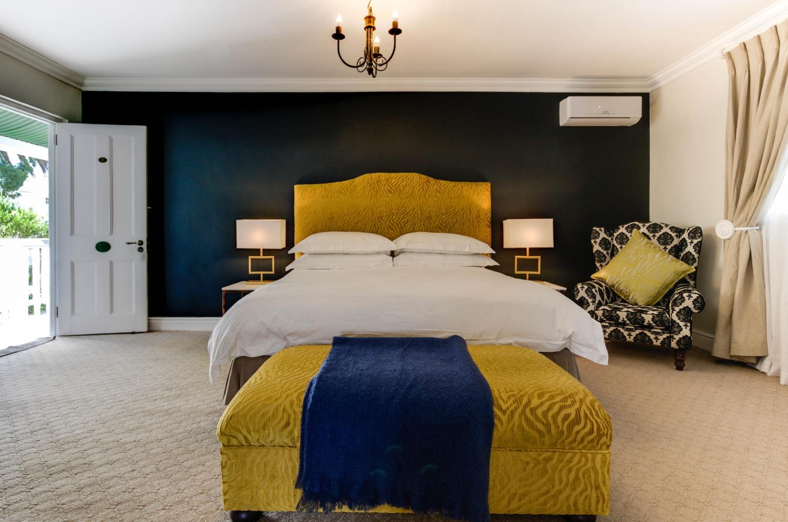 Honeymoon Suite - Photo 5