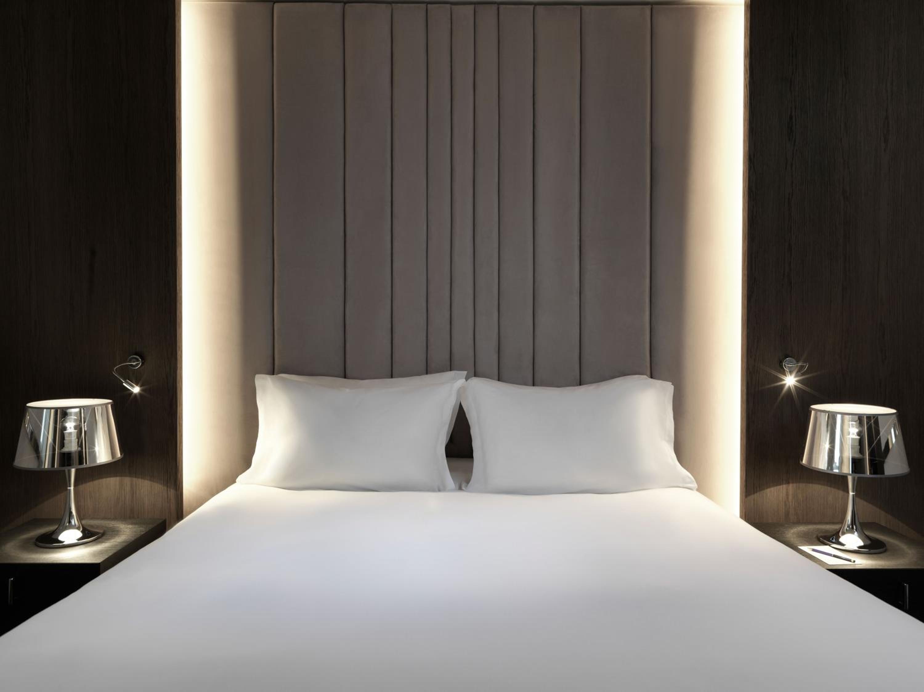 Club Luxury Queen Room - Lounge Access thumbnail 5