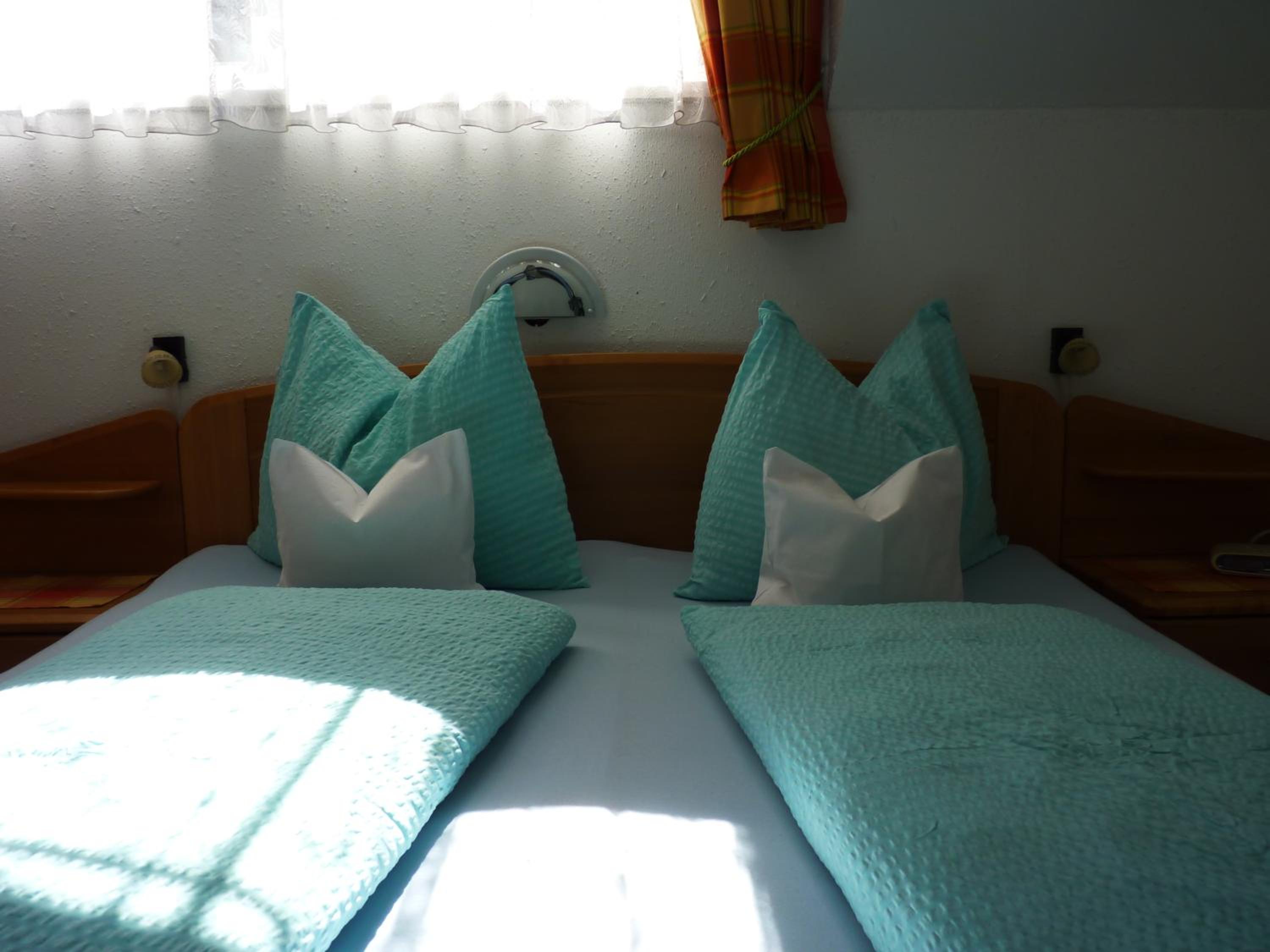 Two-Bedroom Apartment with Balcony - Photo 6