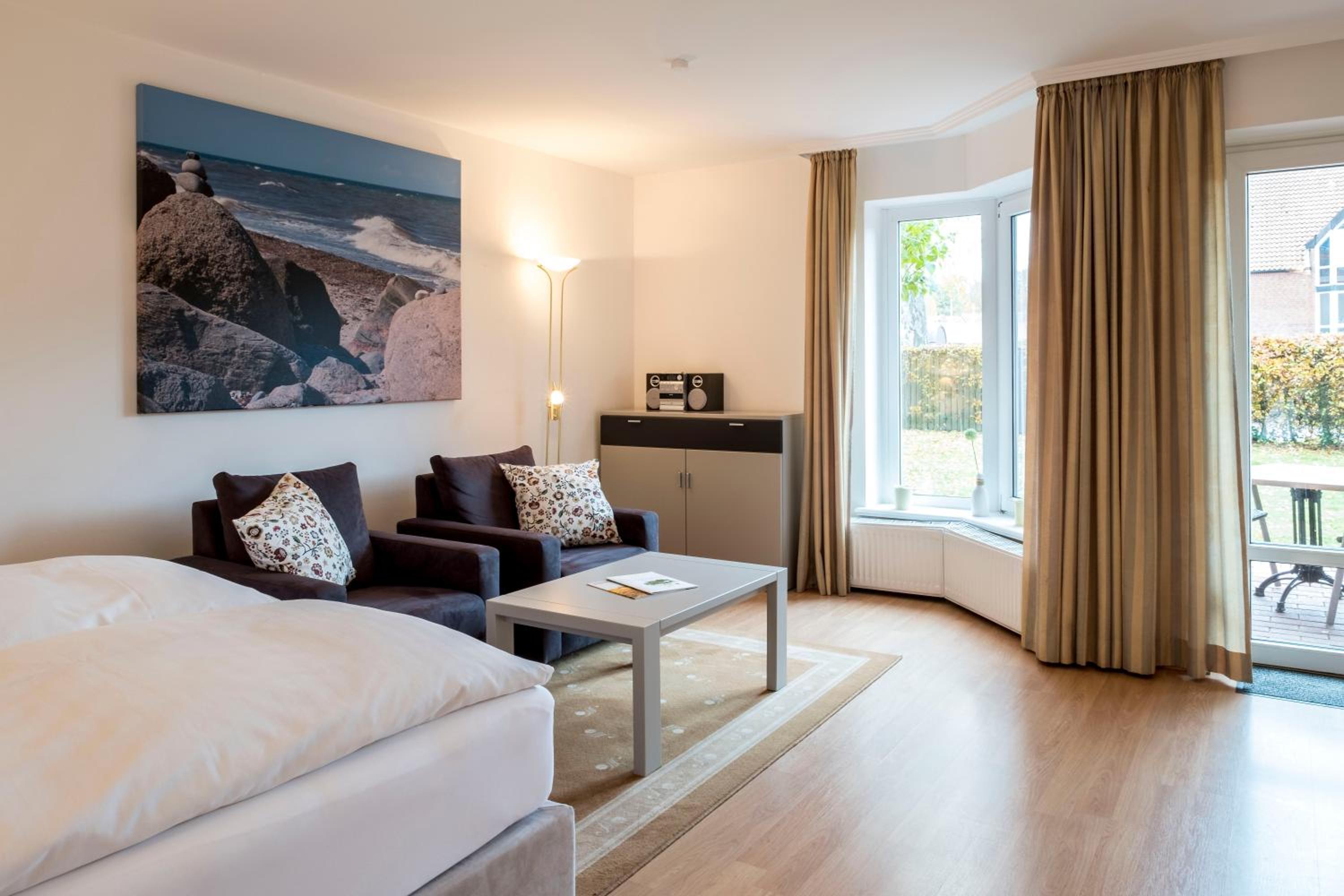 One-Bedroom Apartment - Photo 8