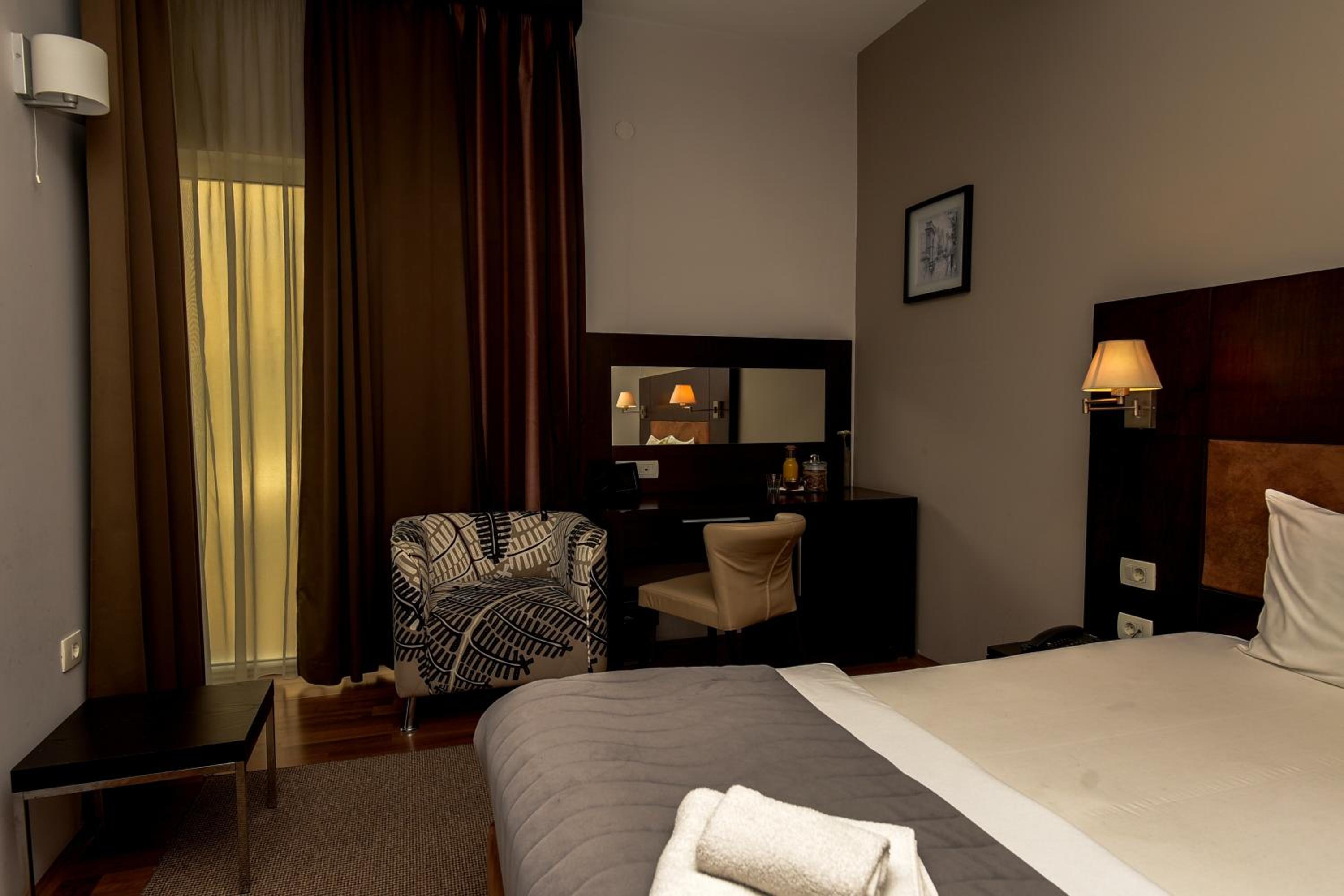 Double Room - Photo 4
