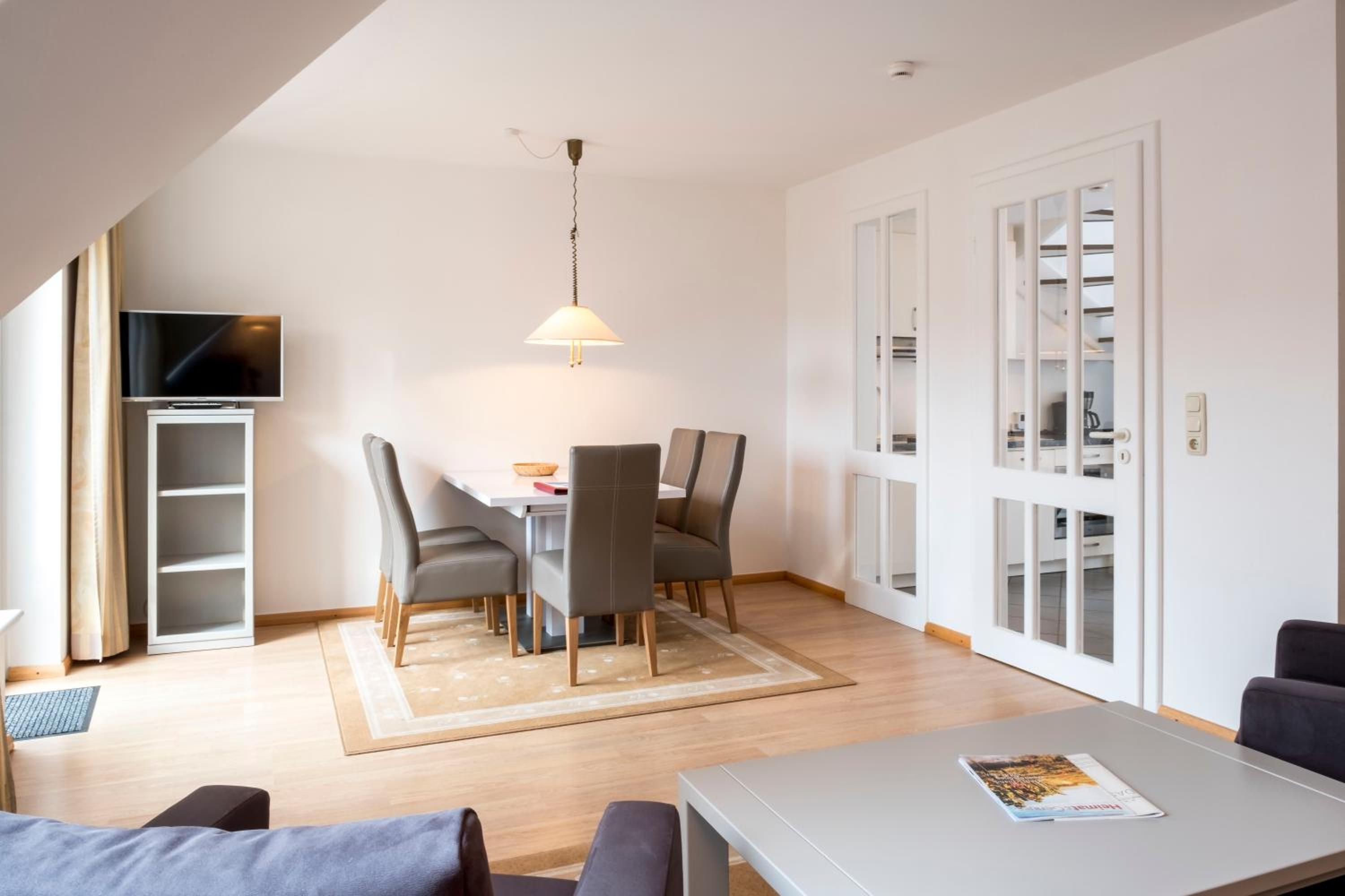 Apartment - Split Level - Photo 4
