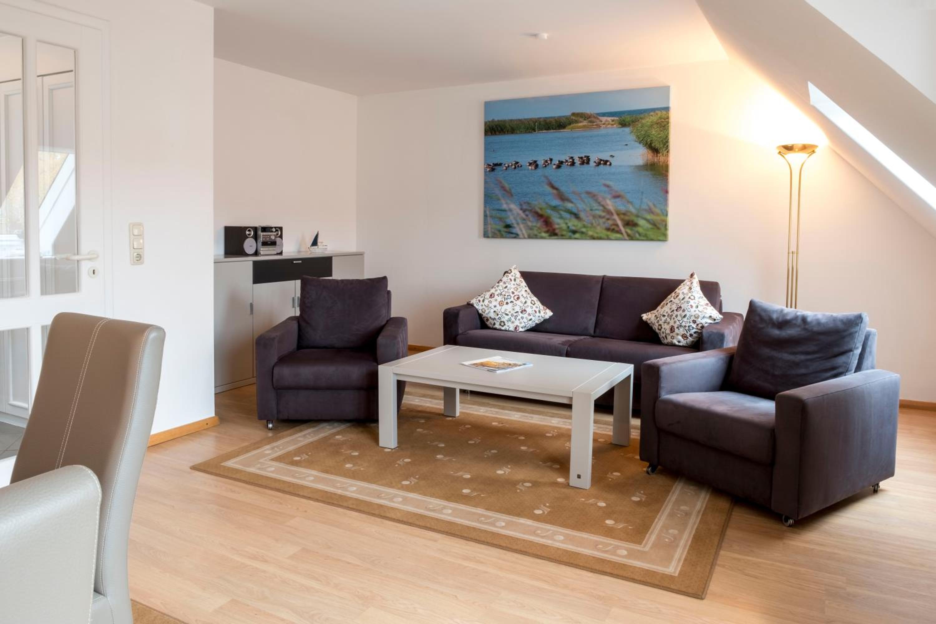 Apartment - Split Level - Photo 1