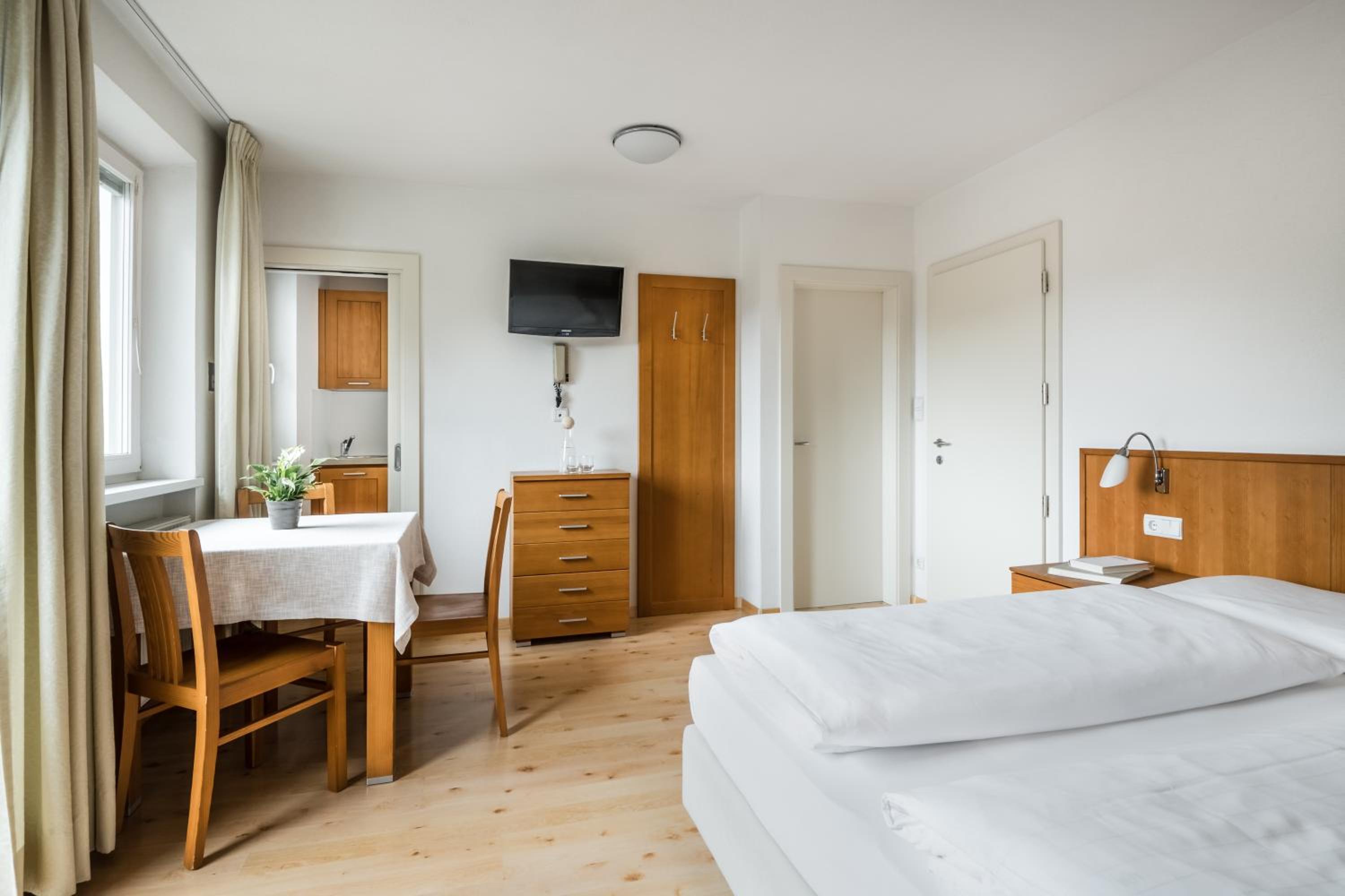 One-Bedroom Apartment with Balcony photo 1