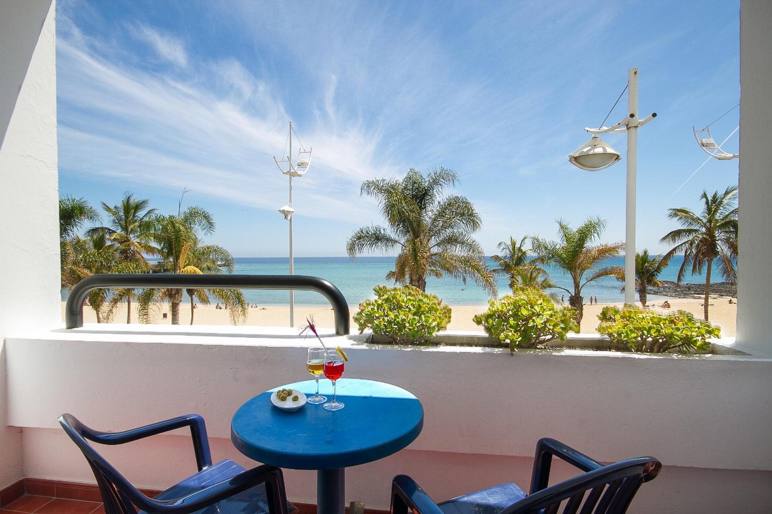 Double or Twin Room with Sea View - Photo 3