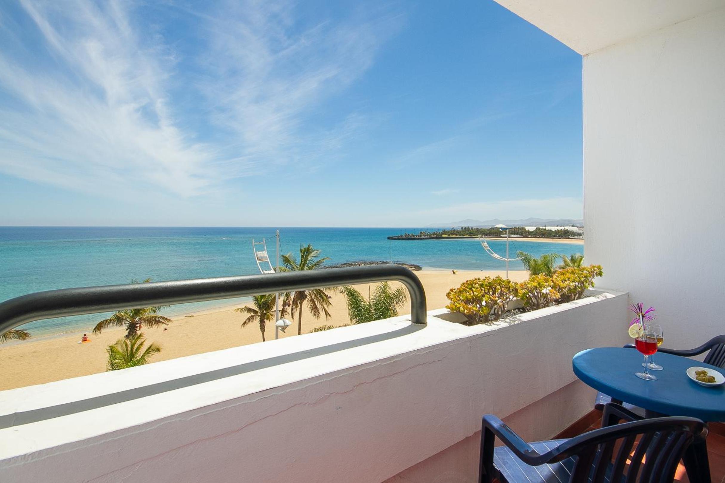 Double or Twin Room with Sea View - Photo 4