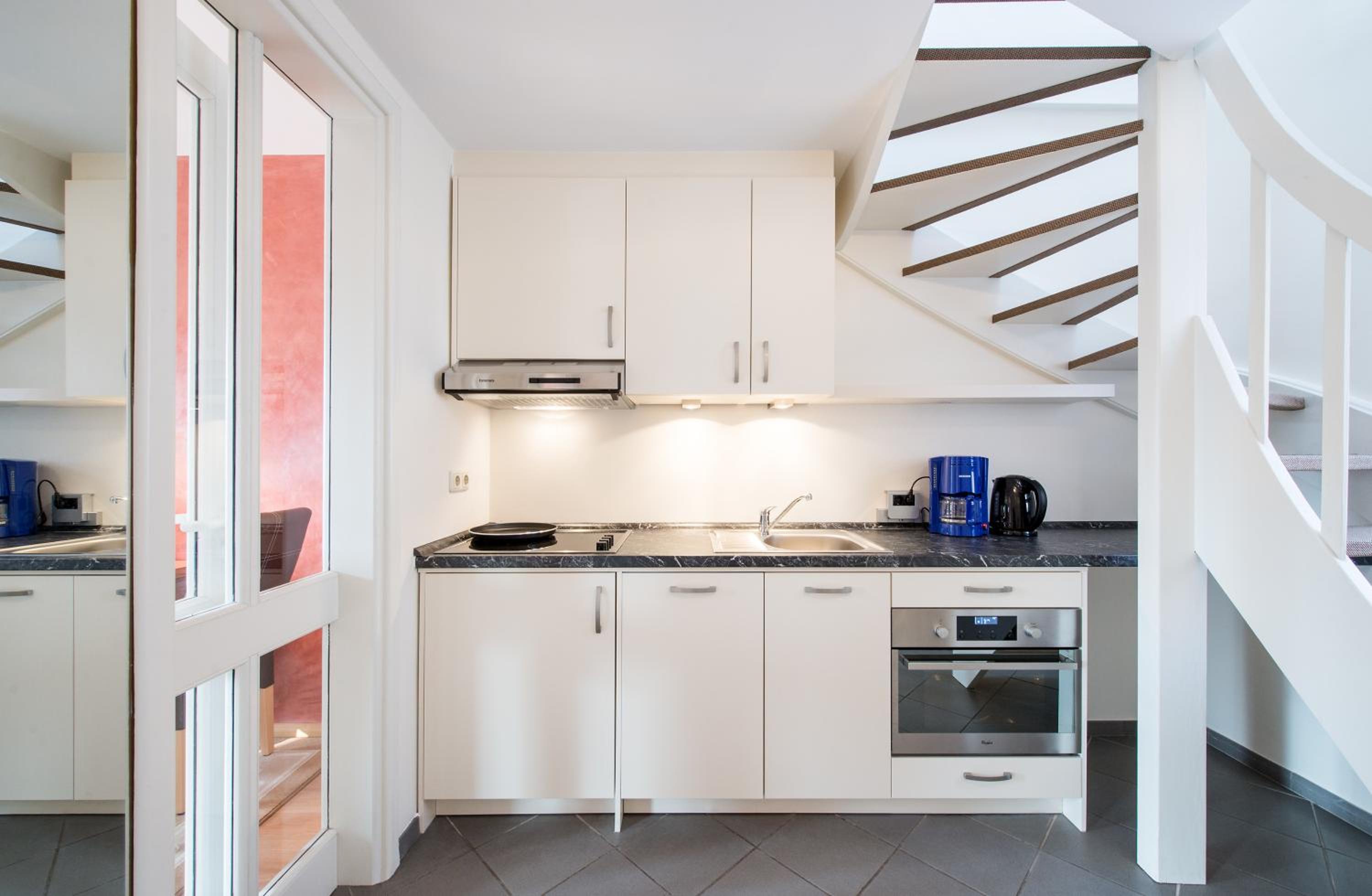 Apartment - Split Level - Photo 2