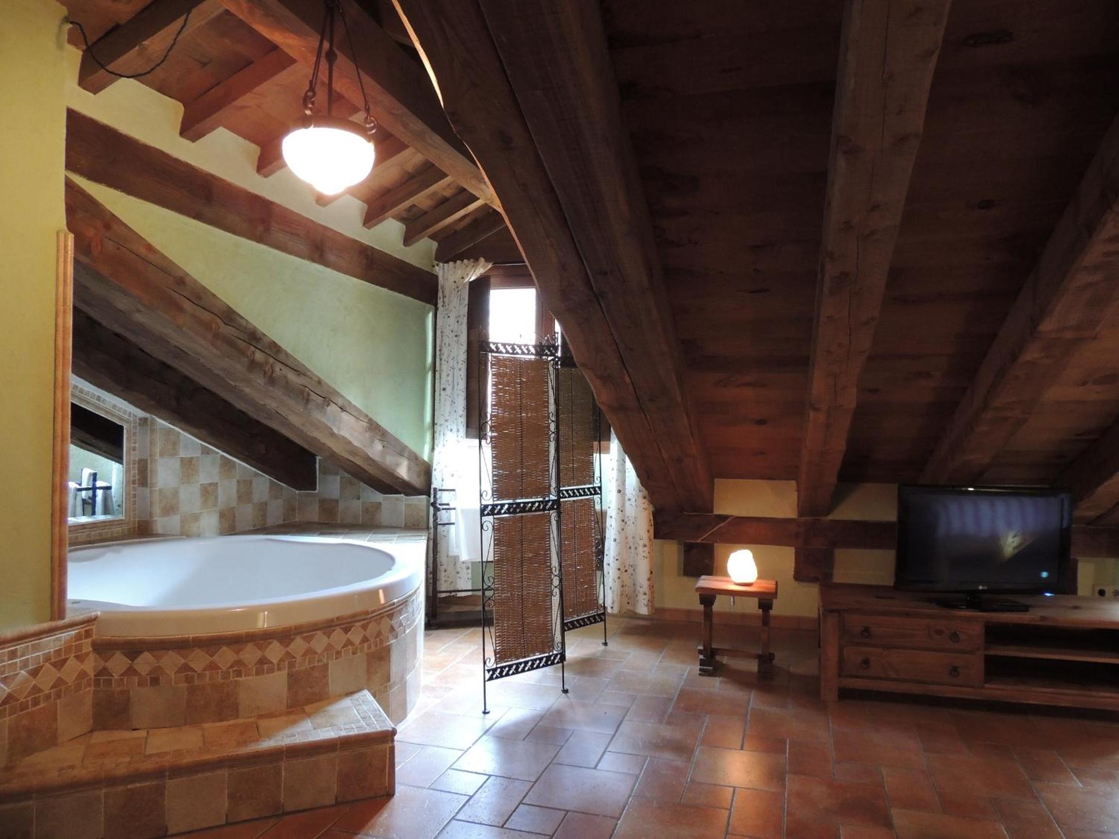 Suite - Photo 1