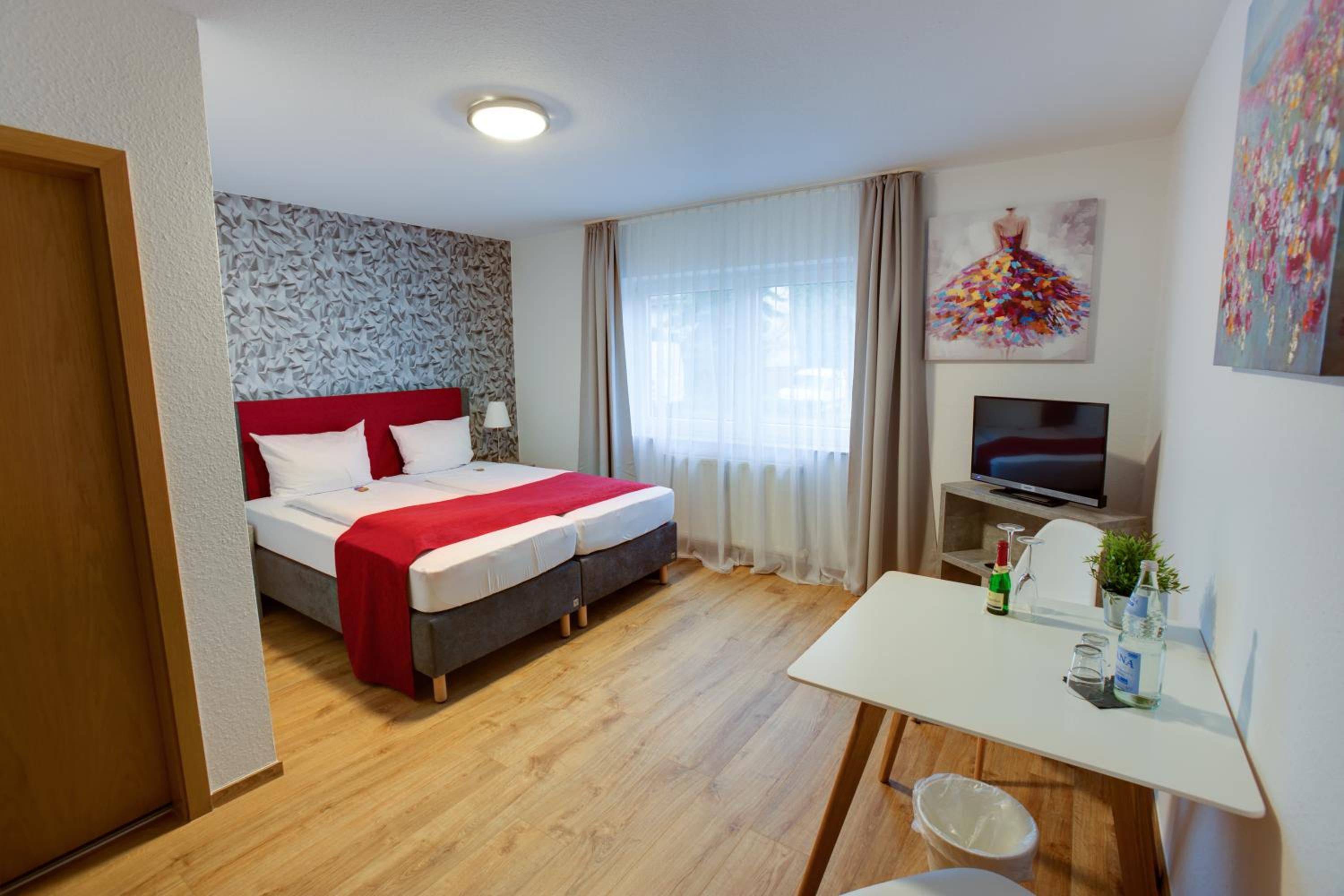 Large Double Room - Photo 12