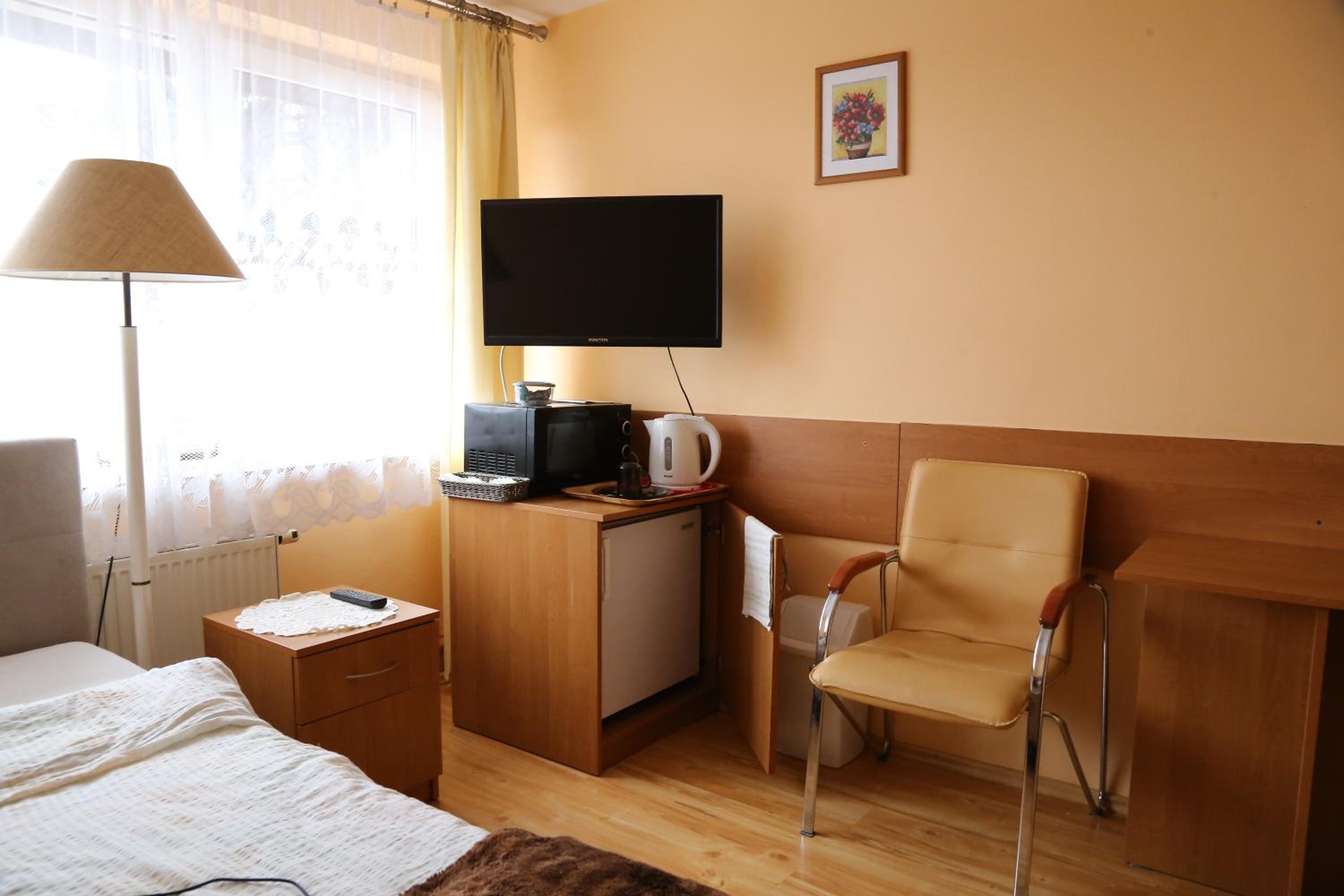 Double Room with Private External Bathroom photo 2