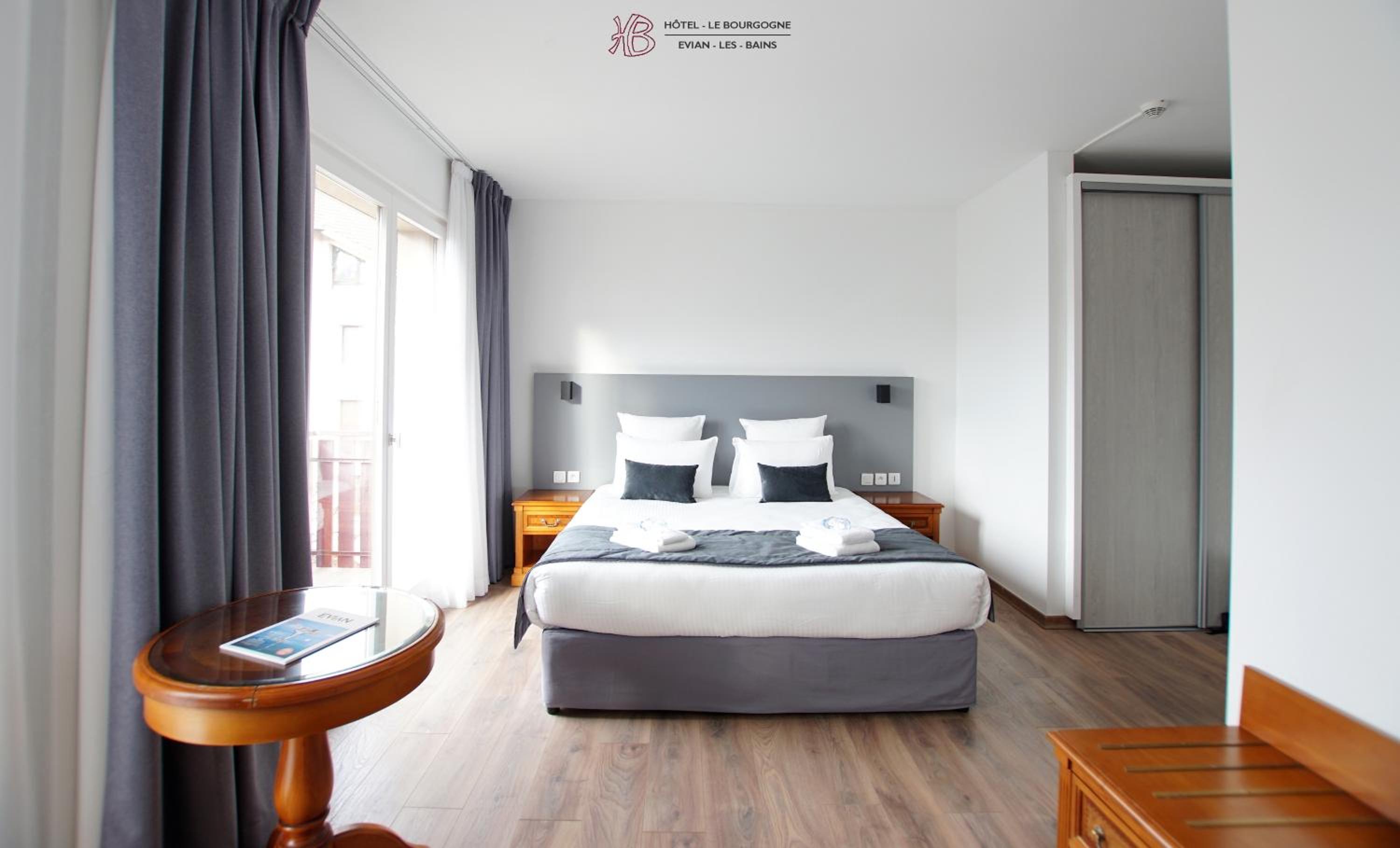 Queen Room with Balcony - Photo 5