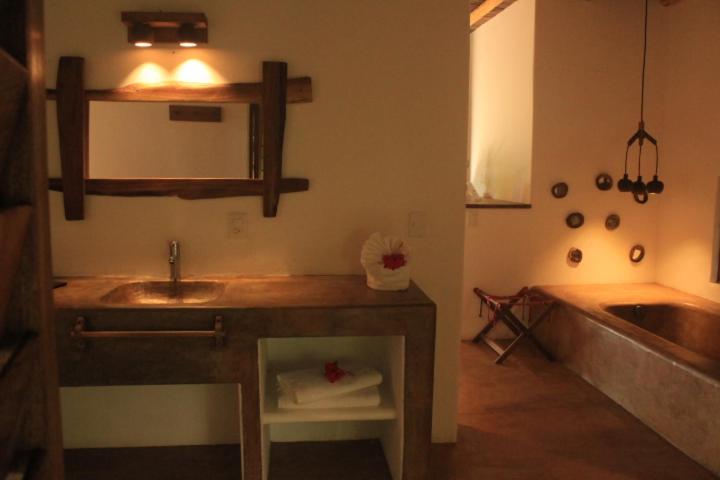 Deluxe Double Room with Bath - Photo 12