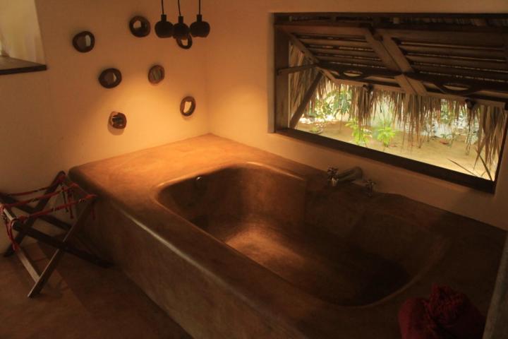 Deluxe Double Room with Bath - Photo 11