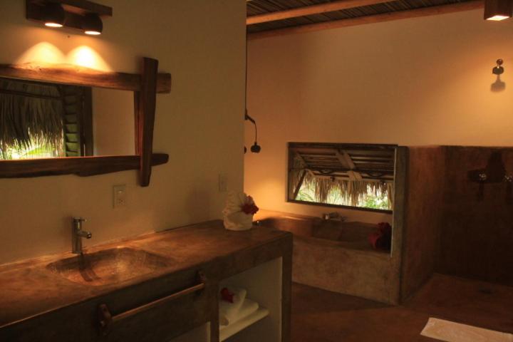 Deluxe Double Room with Bath - Photo 10