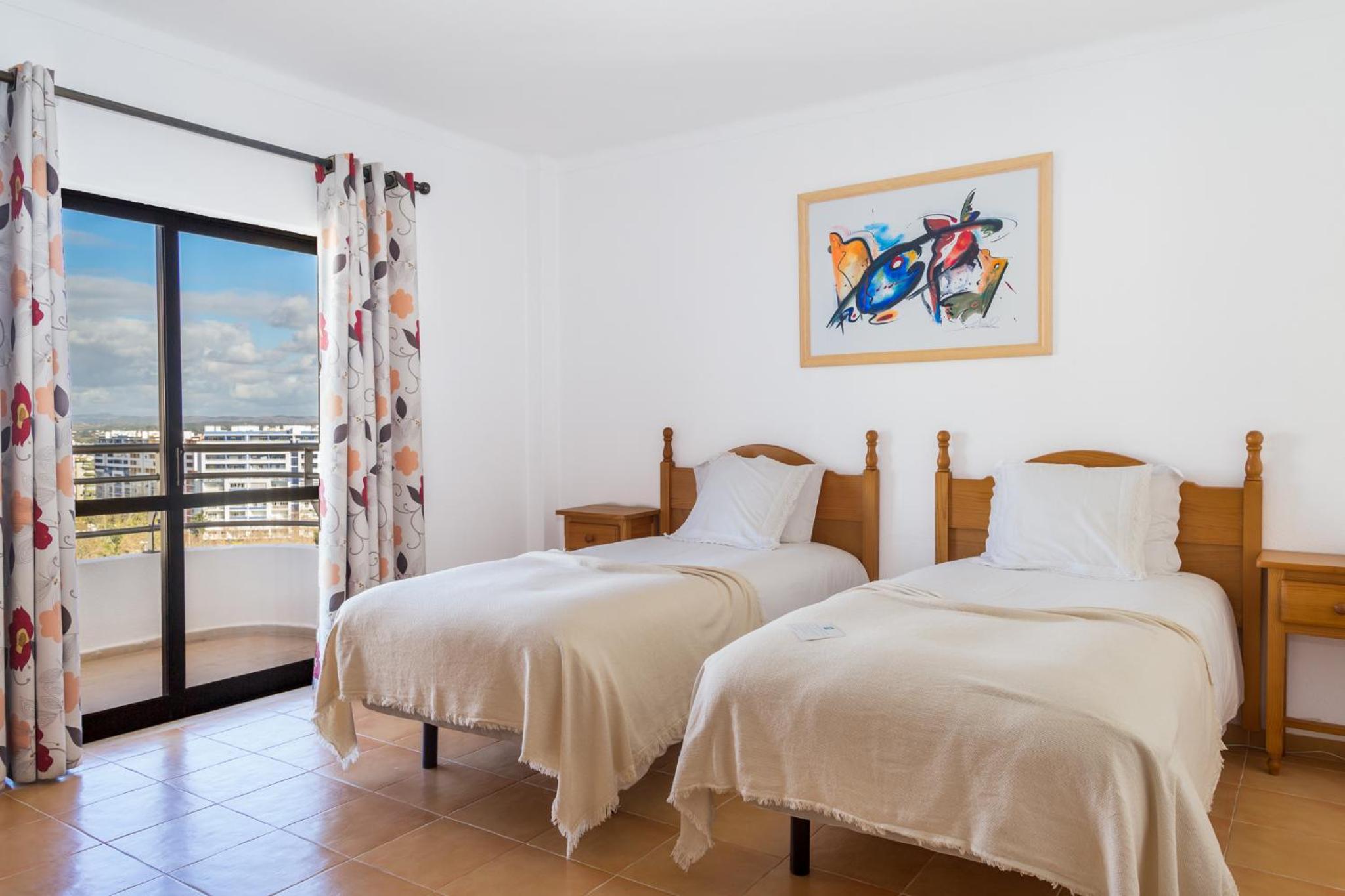 One-Bedroom Apartment with Balcony (4 Adults) photo 3