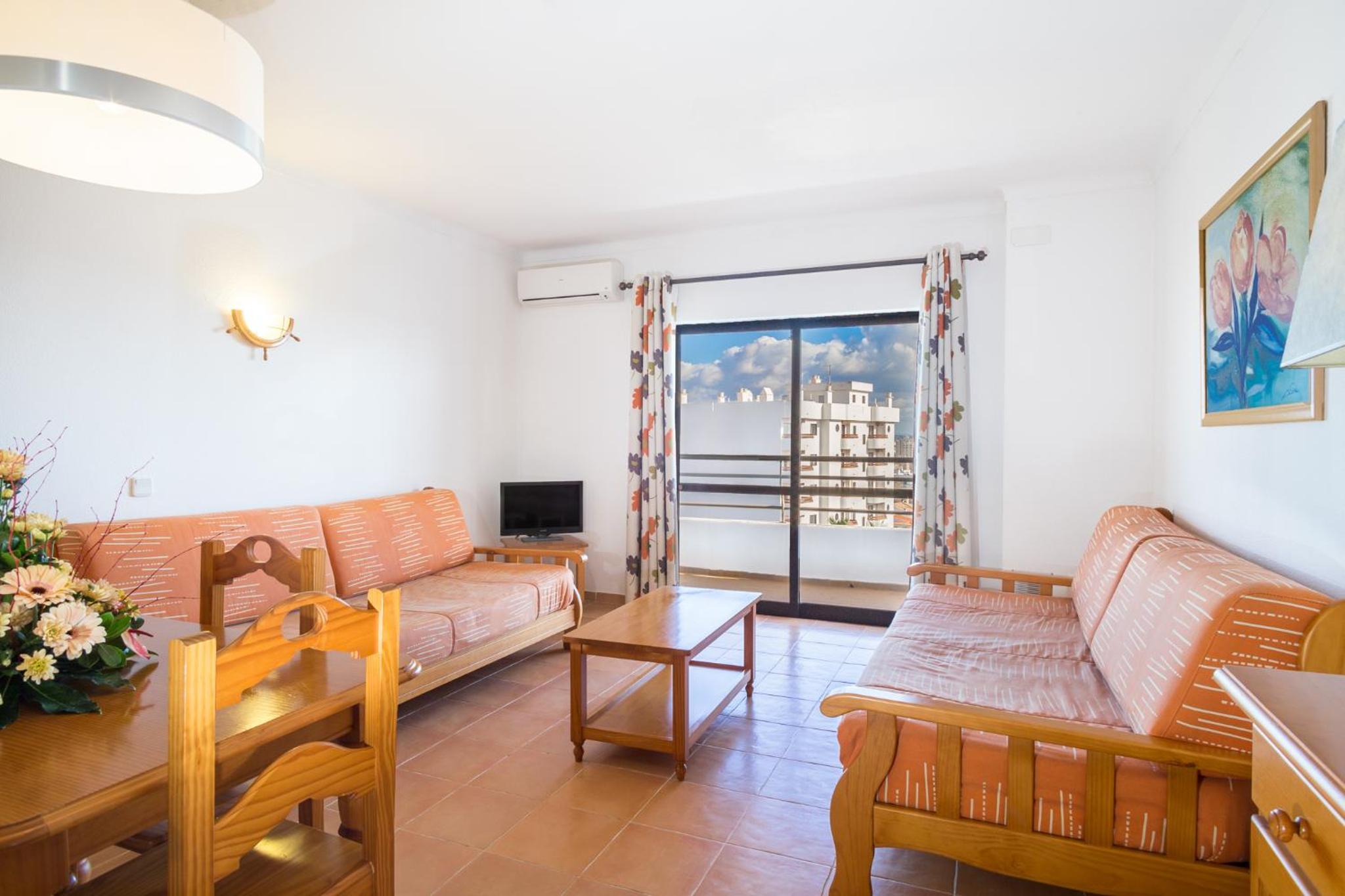One-Bedroom Suite - Photo 7