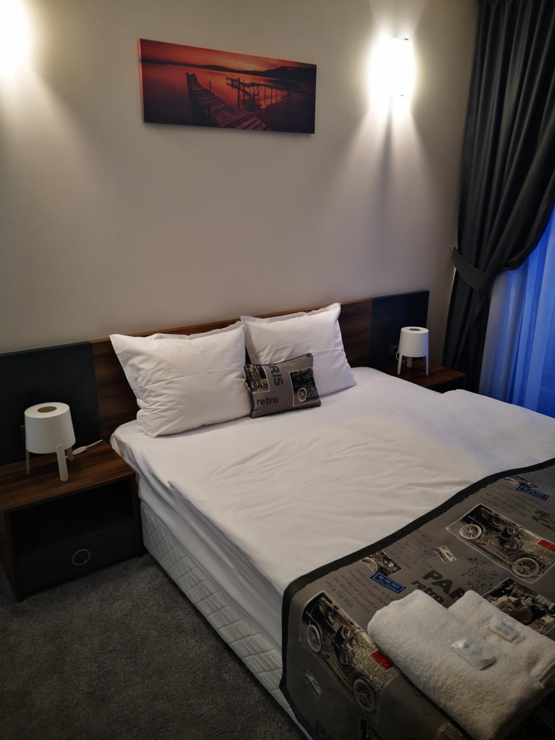 Double or Twin Room with Garden View - Photo 3