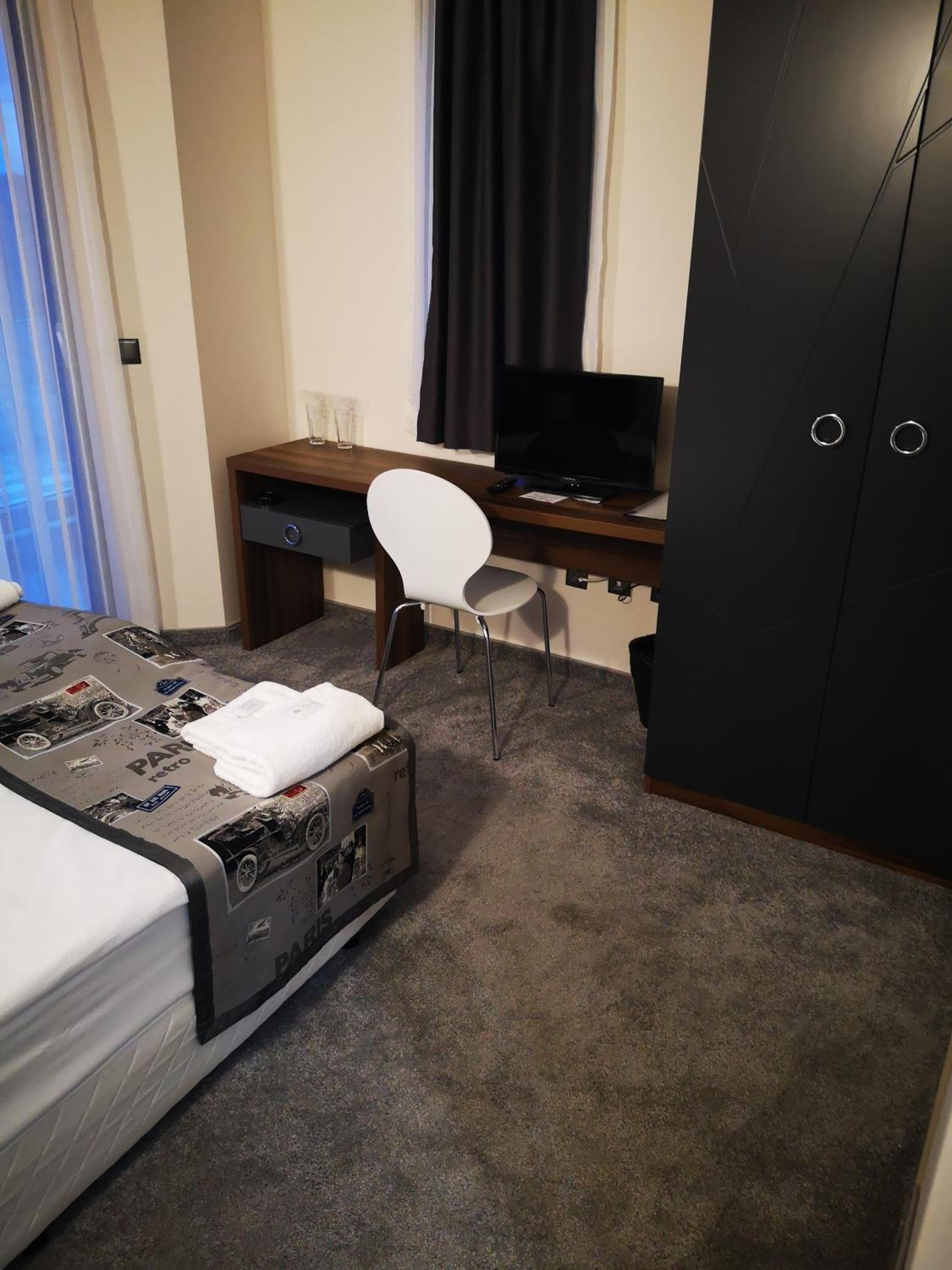 Double or Twin Room with Garden View - Photo 46