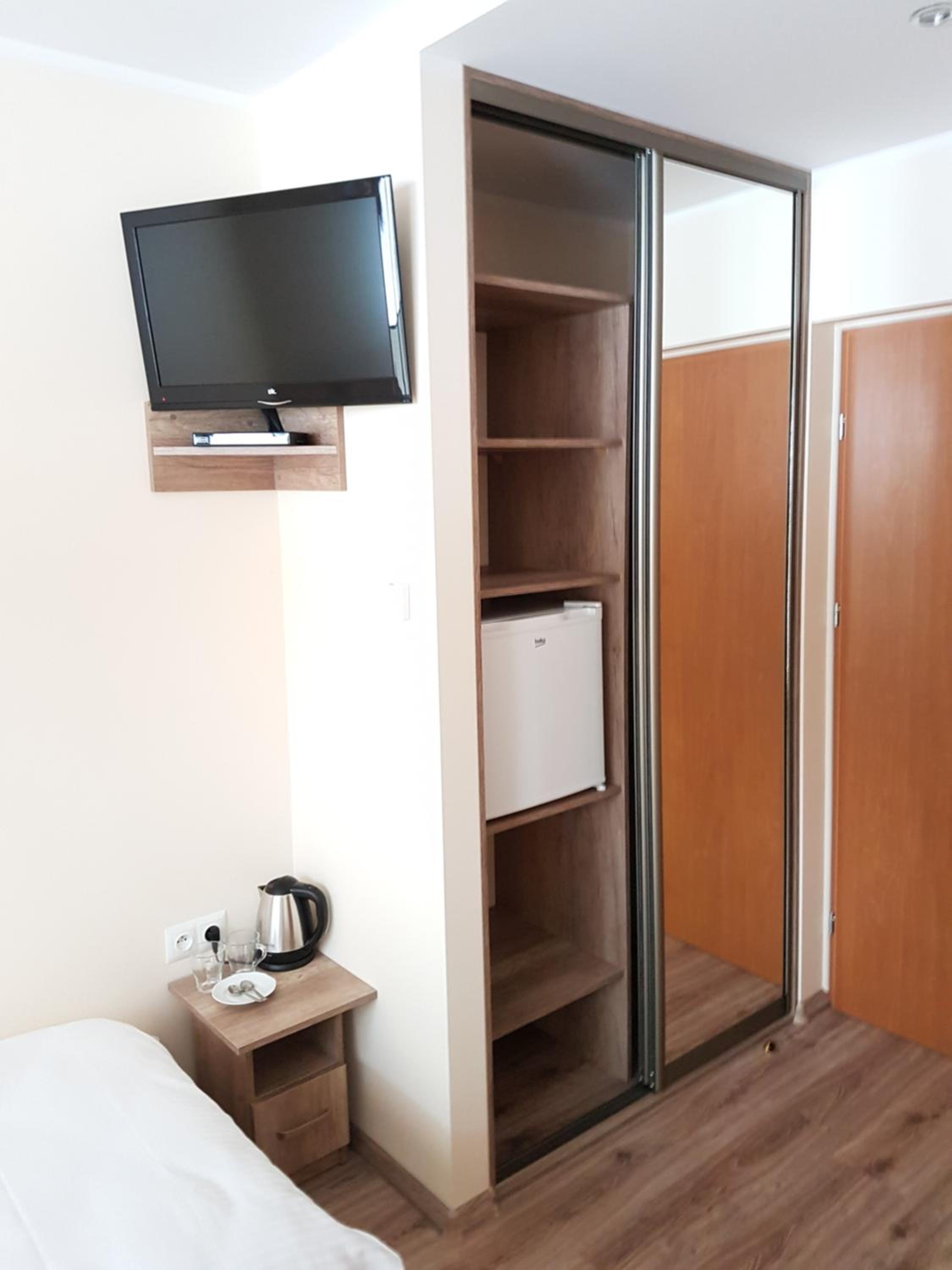 Twin Room with Private Bathroom photo 3