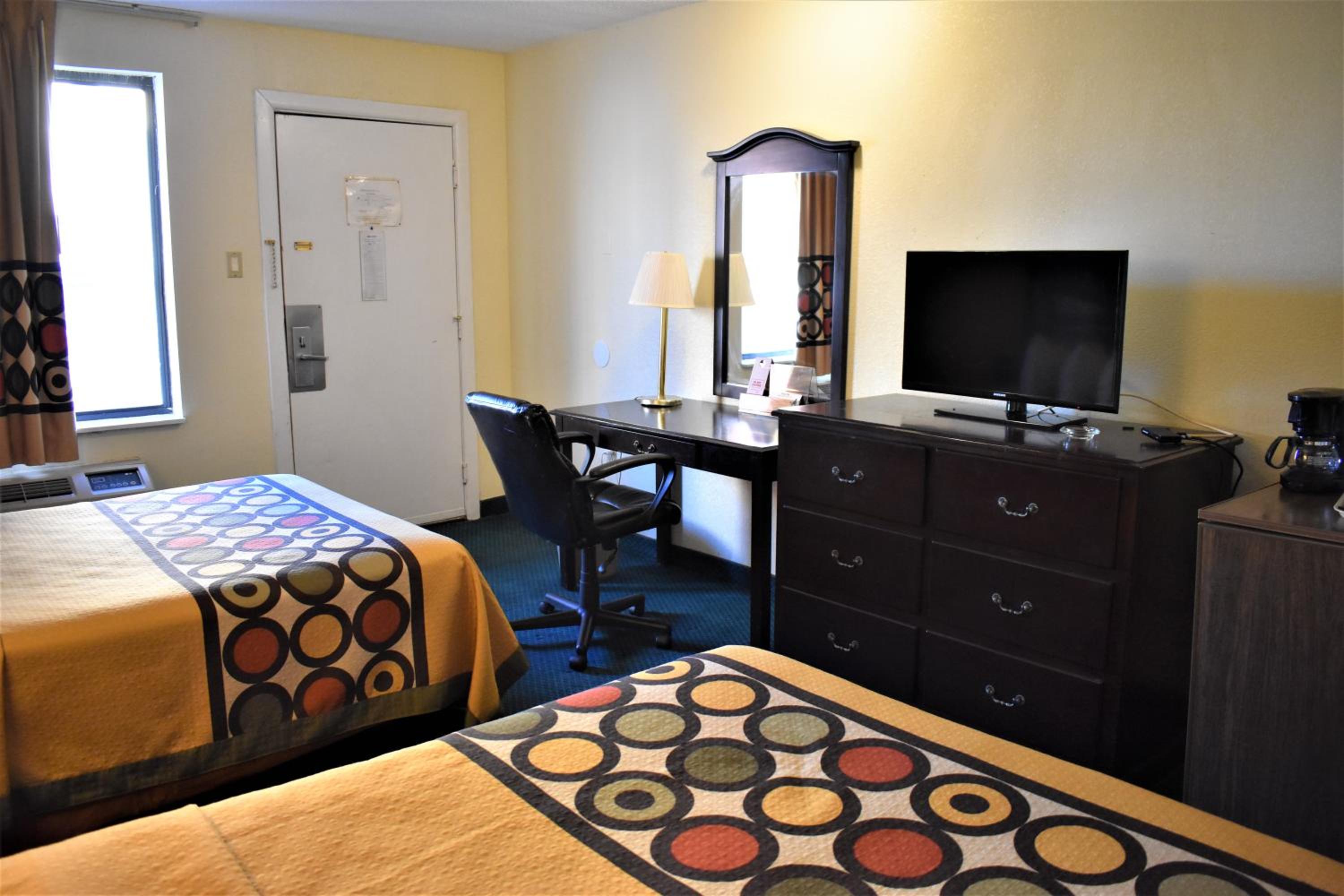 Double Room with Two Double Beds - Smoking - Photo 1