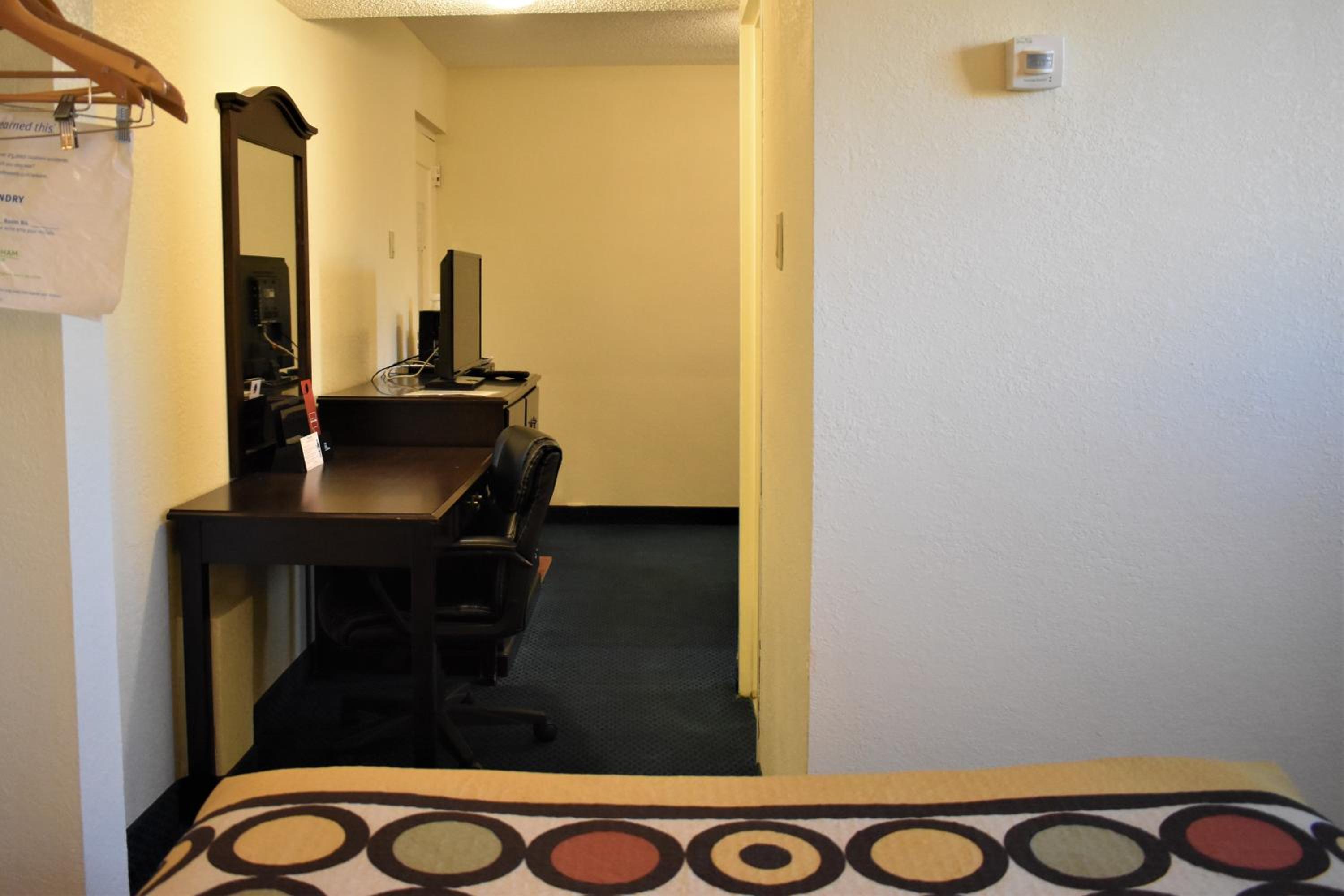 Deluxe Room with One Double Bed and Sofa Sleeper - Non-Smoking photo 1