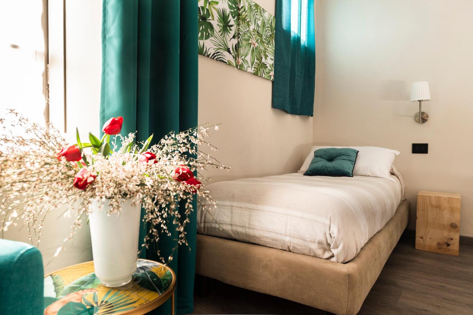 Triple Room with Private Bathroom - Photo 2
