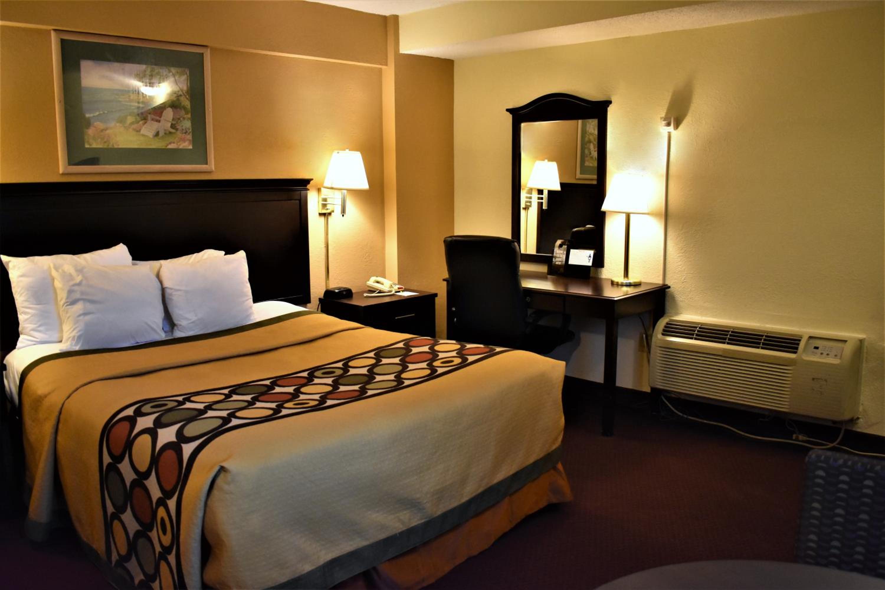 Queen Room - Photo 1