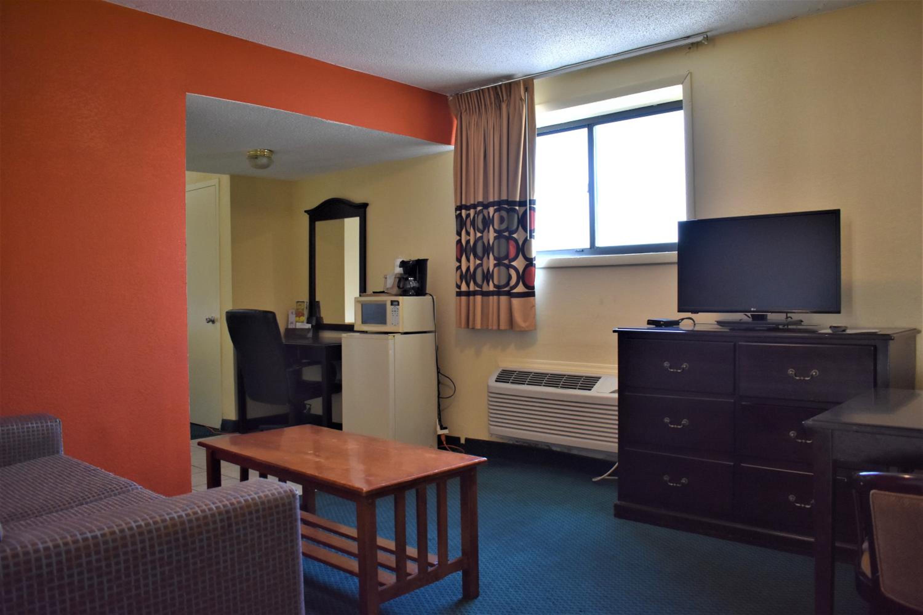 Deluxe Double Suite with Two Double Beds with Sofa Bed - Non-Smoking - Photo 1