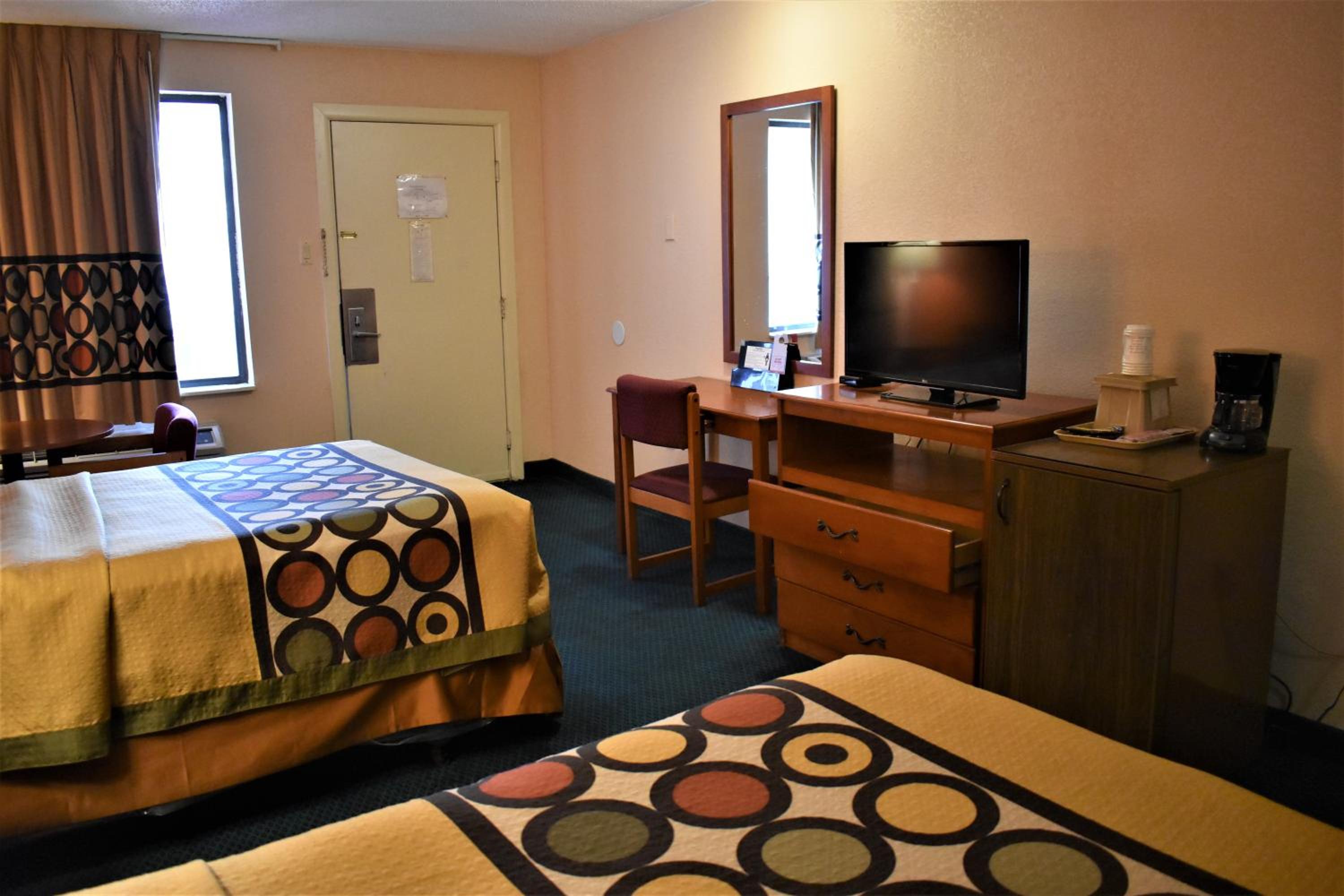 Double Room with Two Double Beds - Non-Smoking - Photo 3