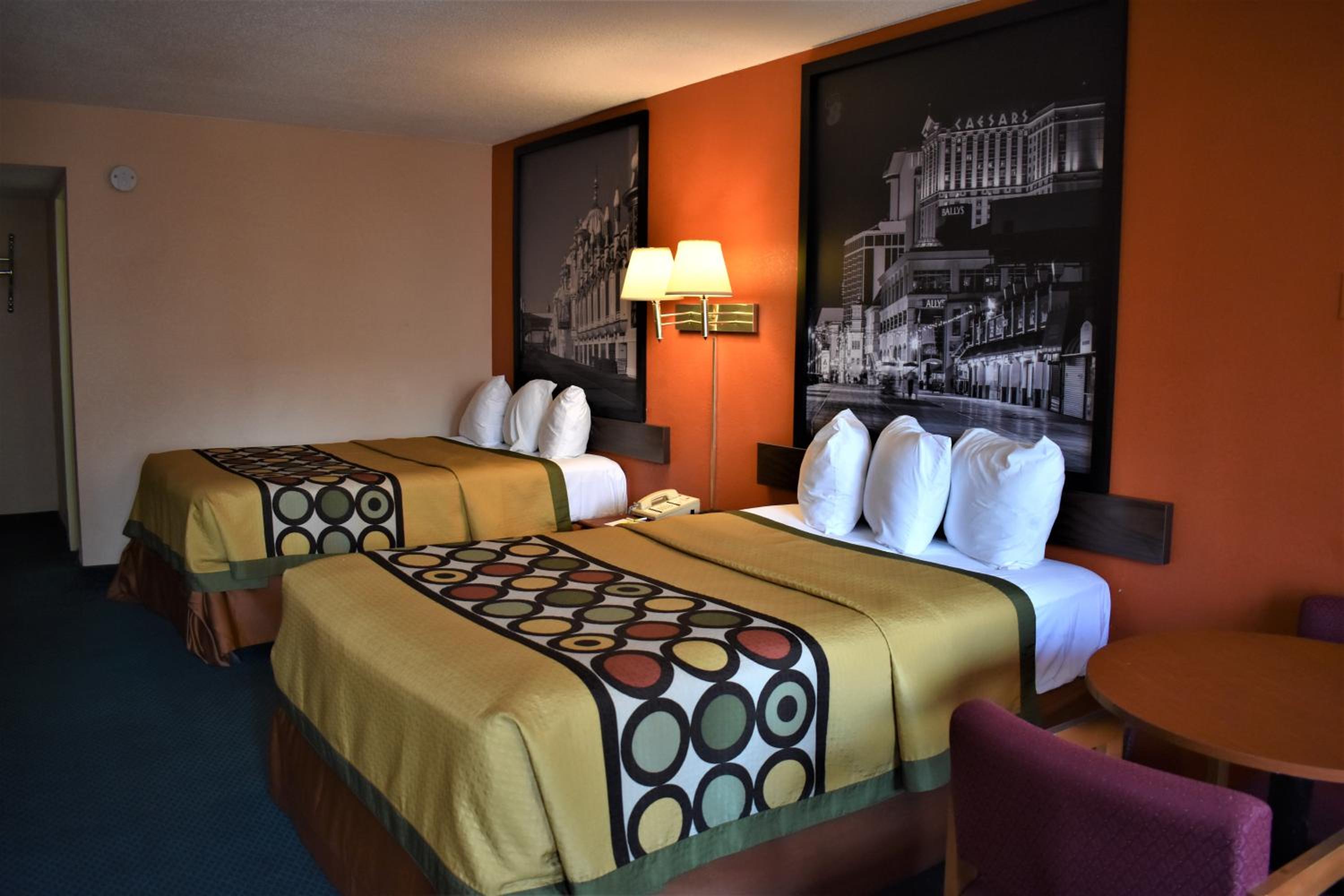 Double Room with Two Double Beds - Non-Smoking - Photo 4