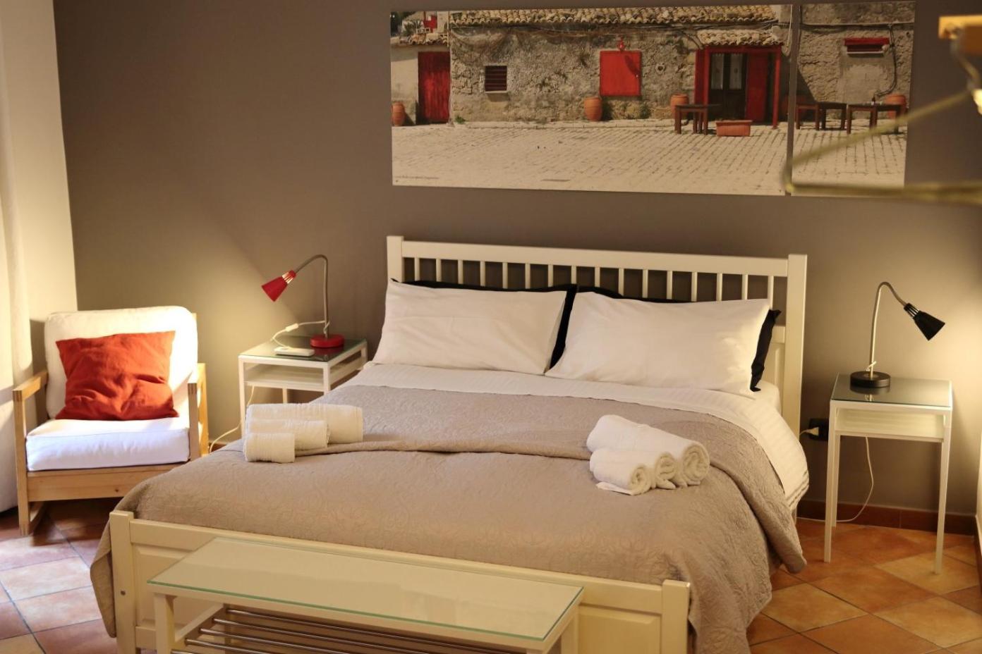 Double Room - Photo 12