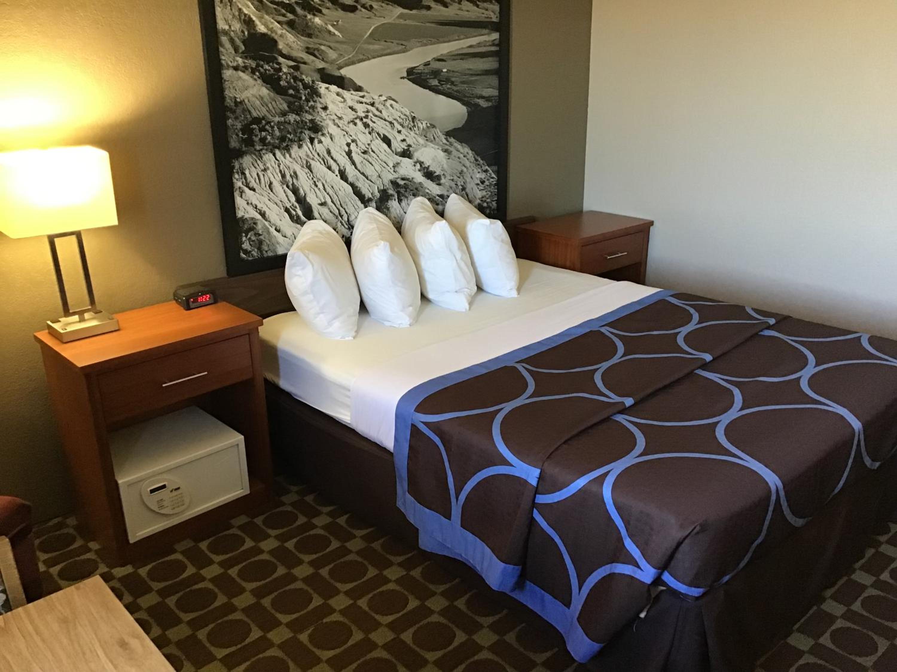 Queen Room - Disability Access/Non-Smoking